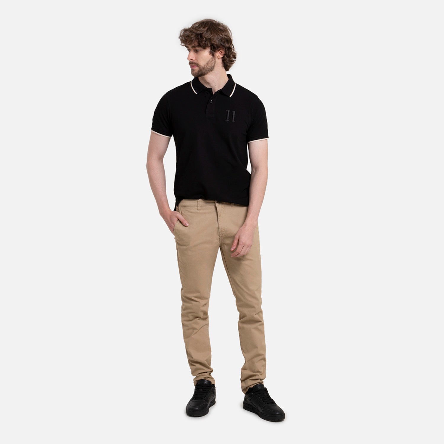 PANTALON TIPO CHINO COLOR BEIGE