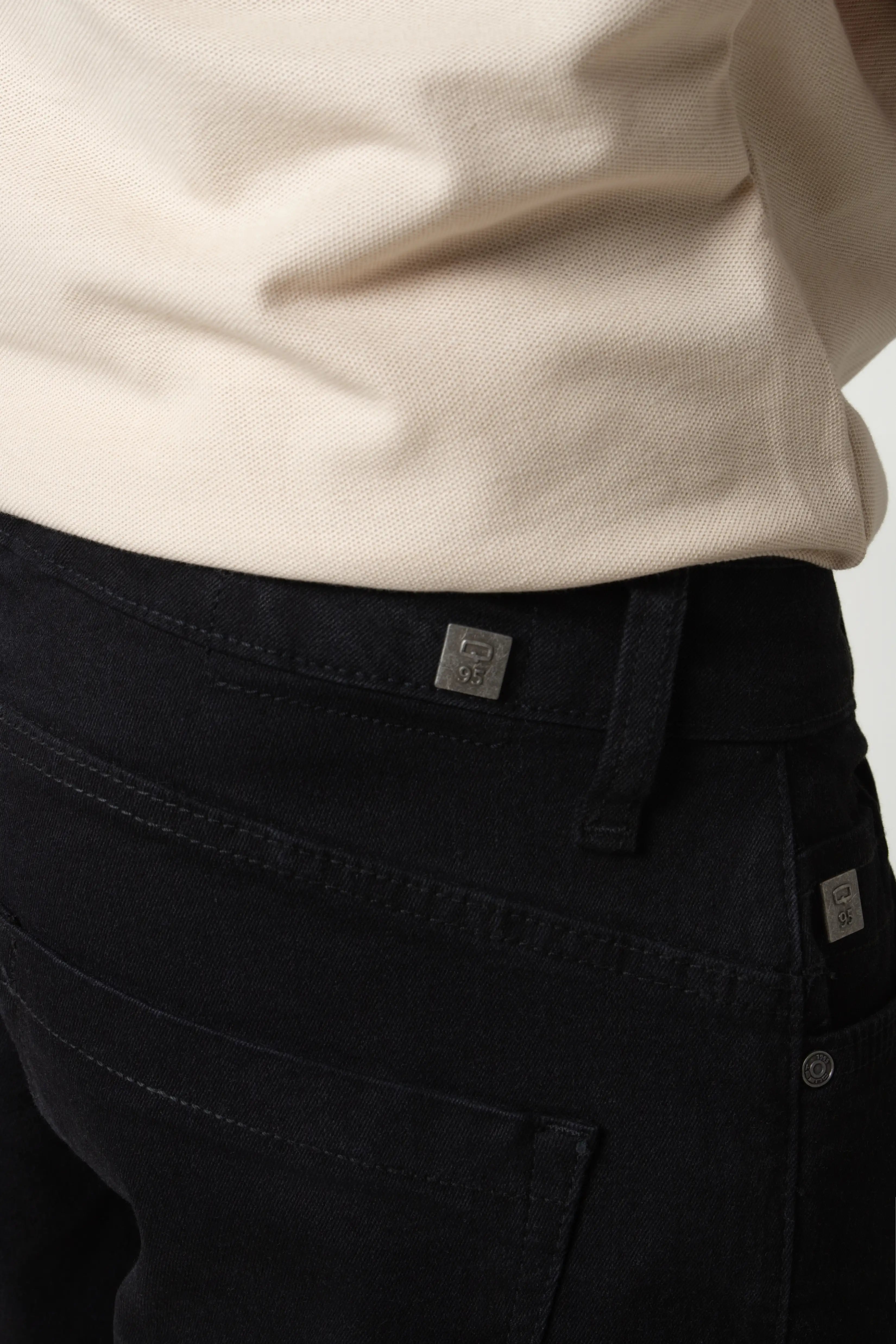 JEAN 5 BOLSILLOS COLOR NEGRO NEGRO