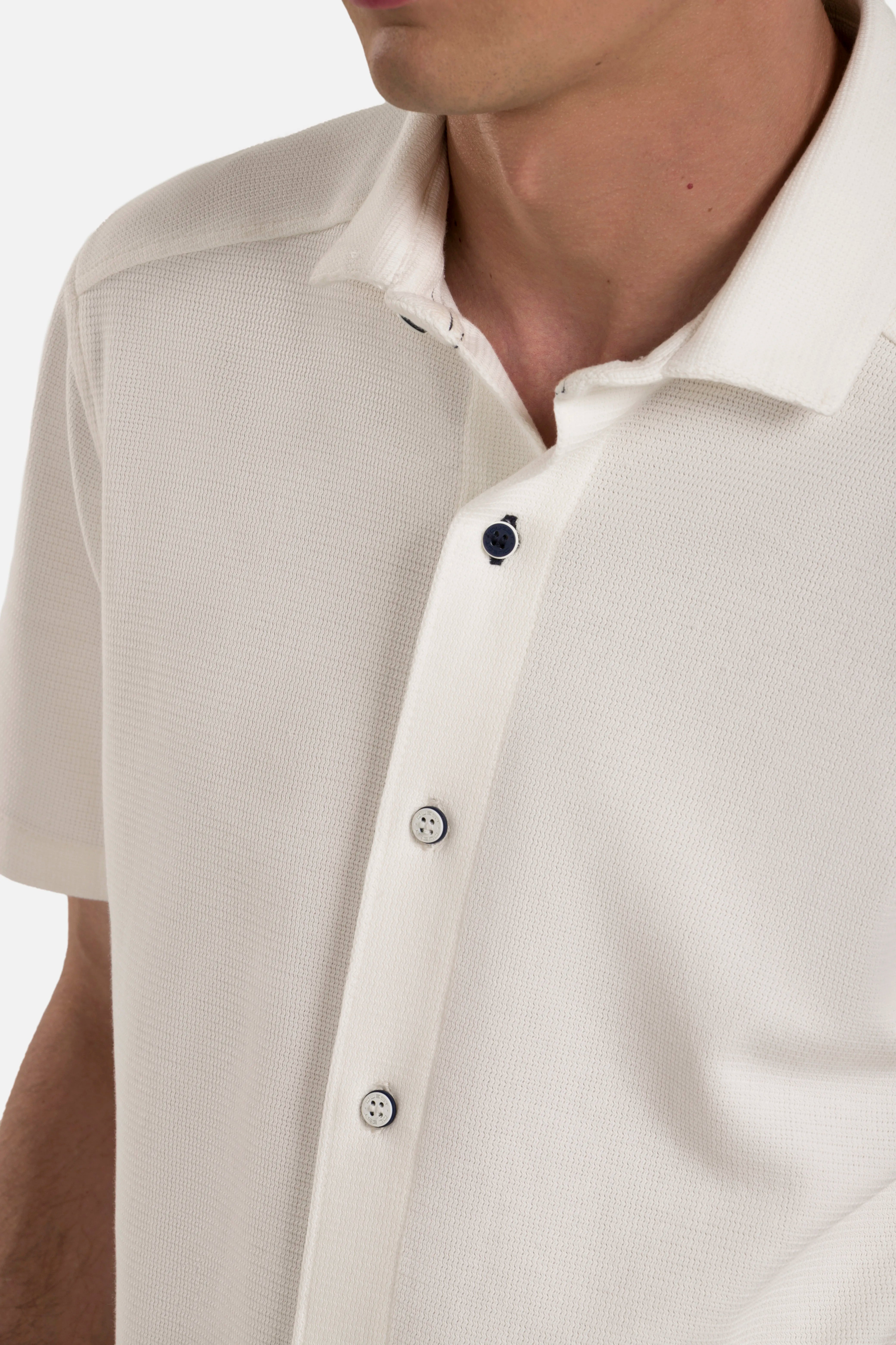 CAMISA MANGA CORTA COLOR BLANCO OPTICO