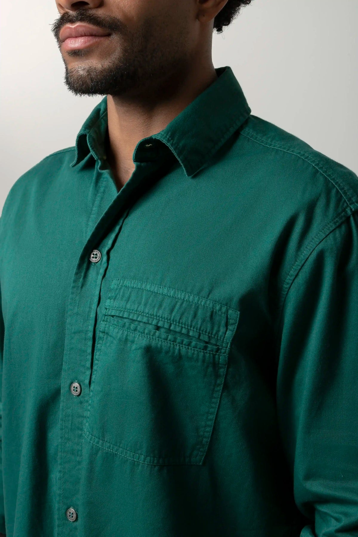 CAMISA MANGA LARGA COLOR VERDE TORMENTA