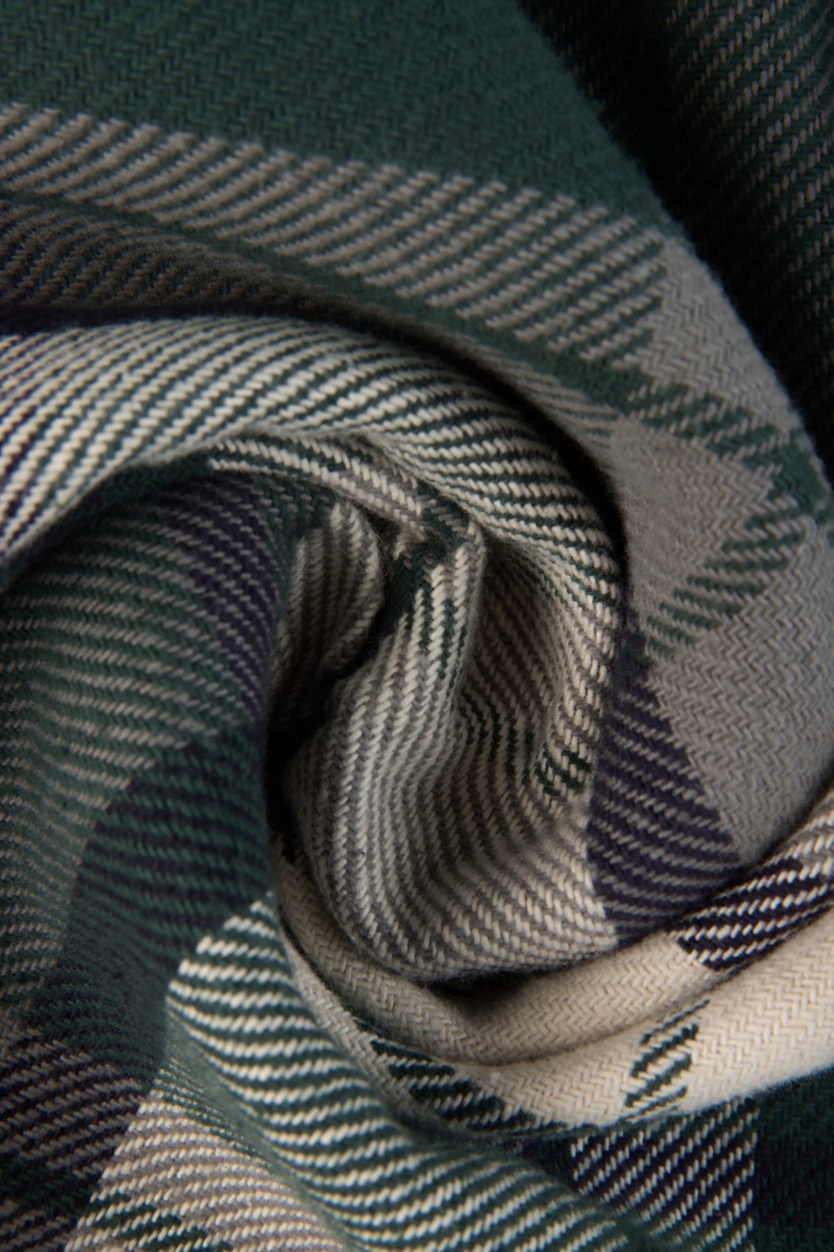 CAMISA MANGA LARGA COLOR VERDE OSCURO