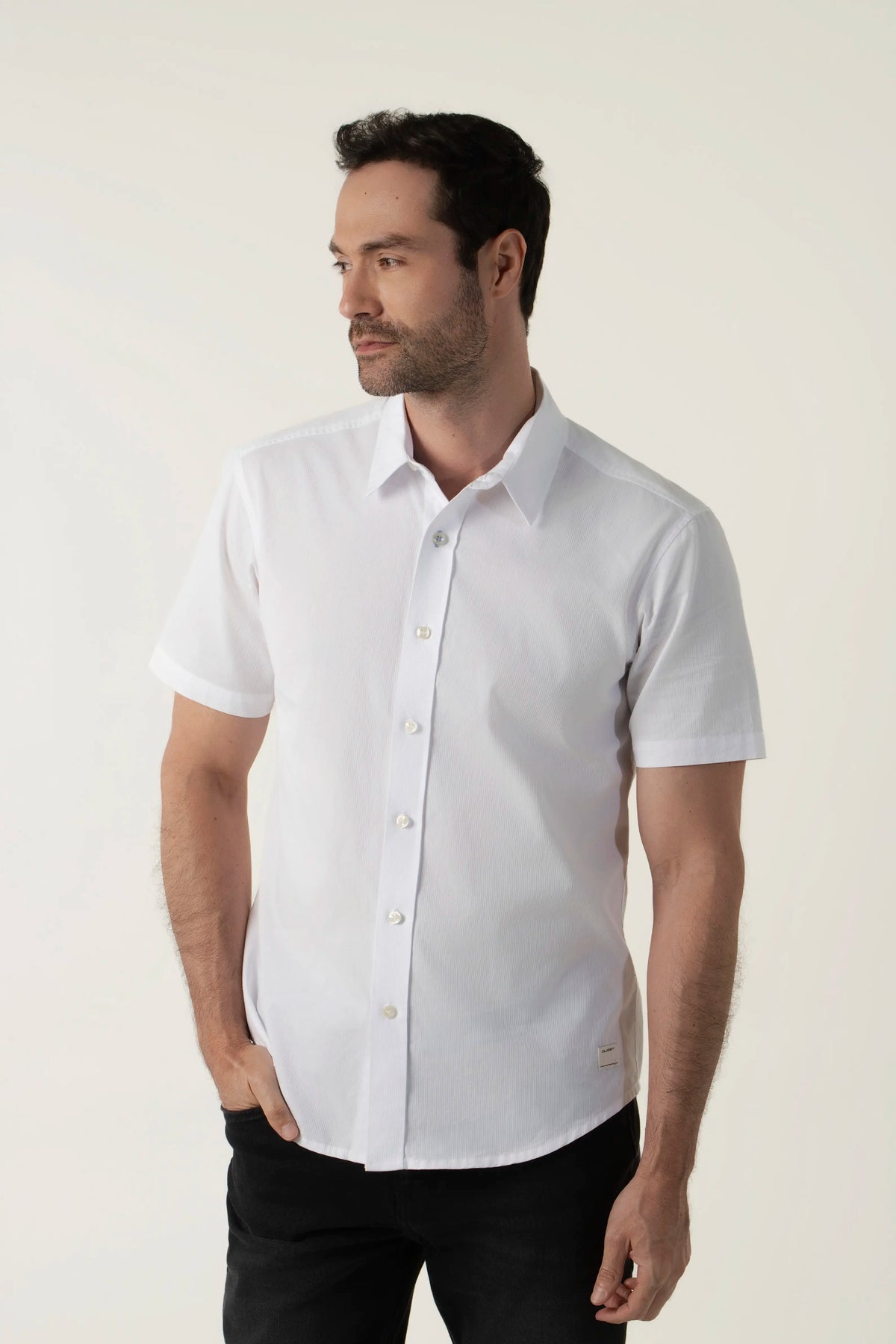 CAMISA MANGA CORTA COLOR BLANCO OPTICO