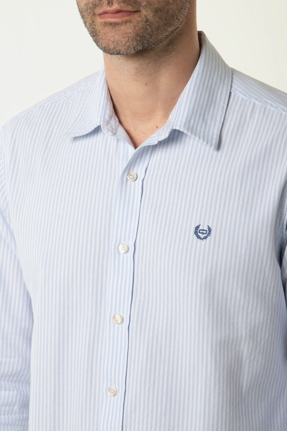 CAMISA MANGA CORTA COLOR BLANCO-AZUL MEDIO