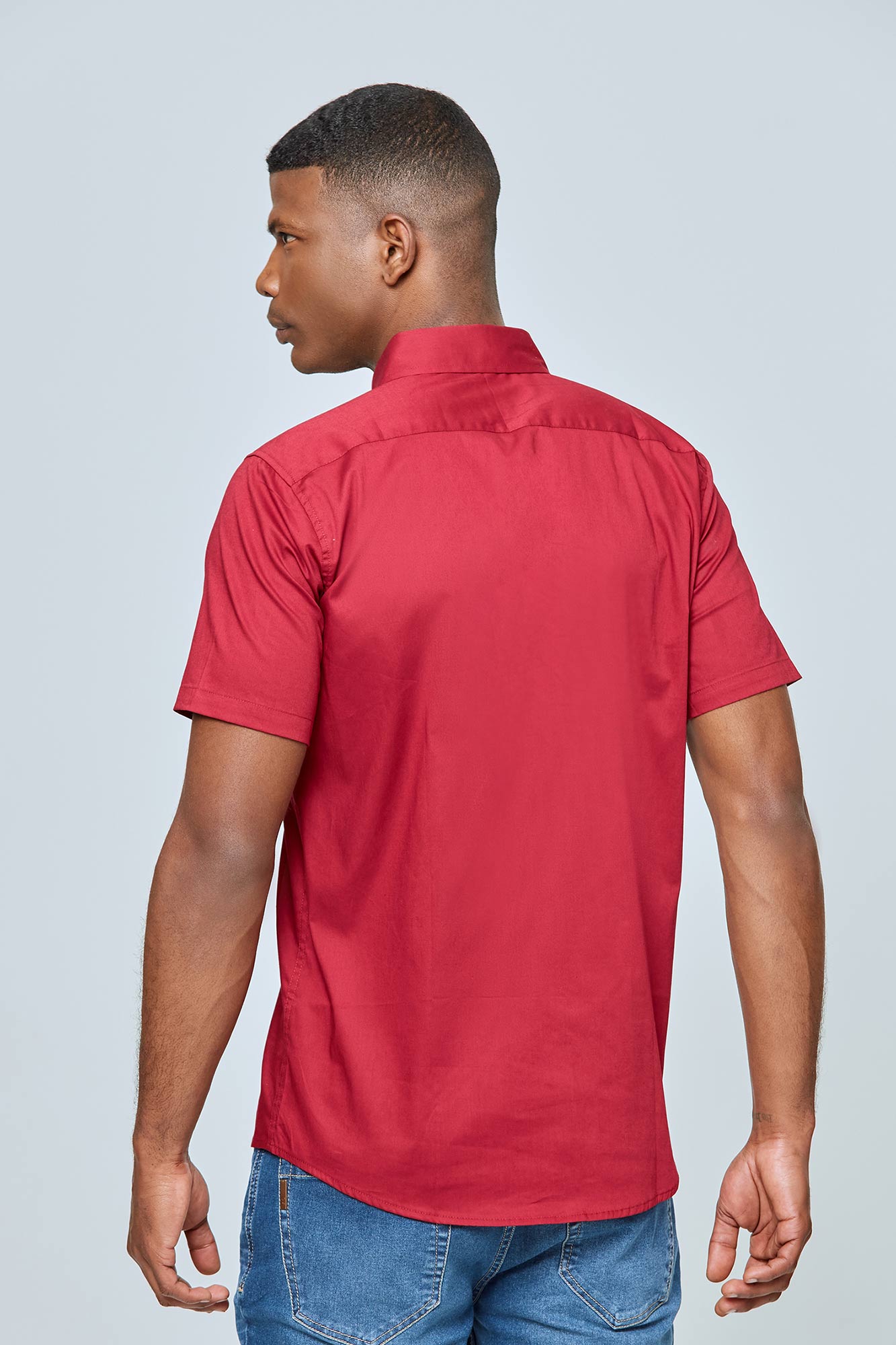 CAMISA SLIM MANGA CORTA COLOR VINOTINTO