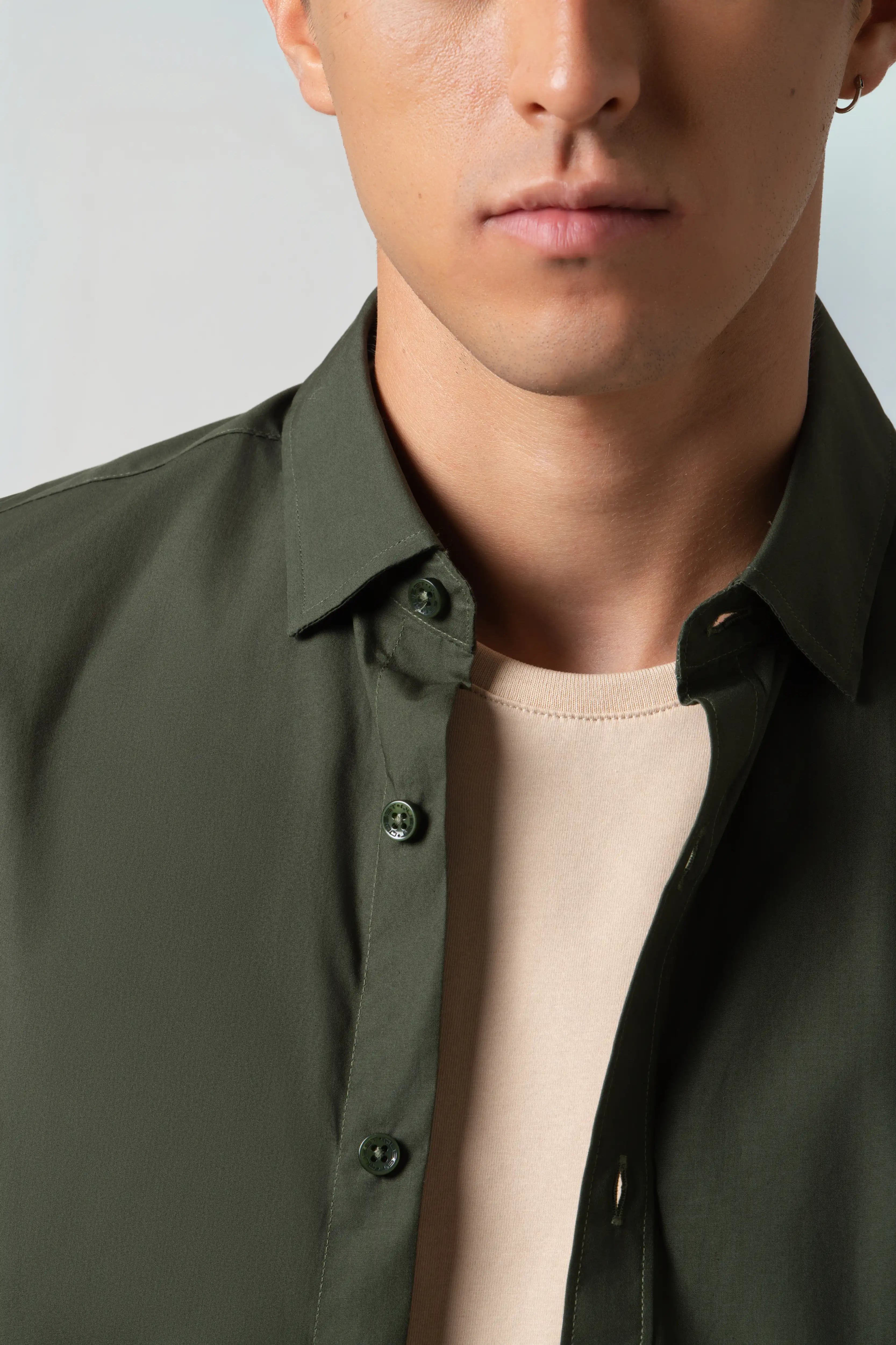 CAMISA MANGA LARGA COLOR VERDE MILITAR – Quest Colombia