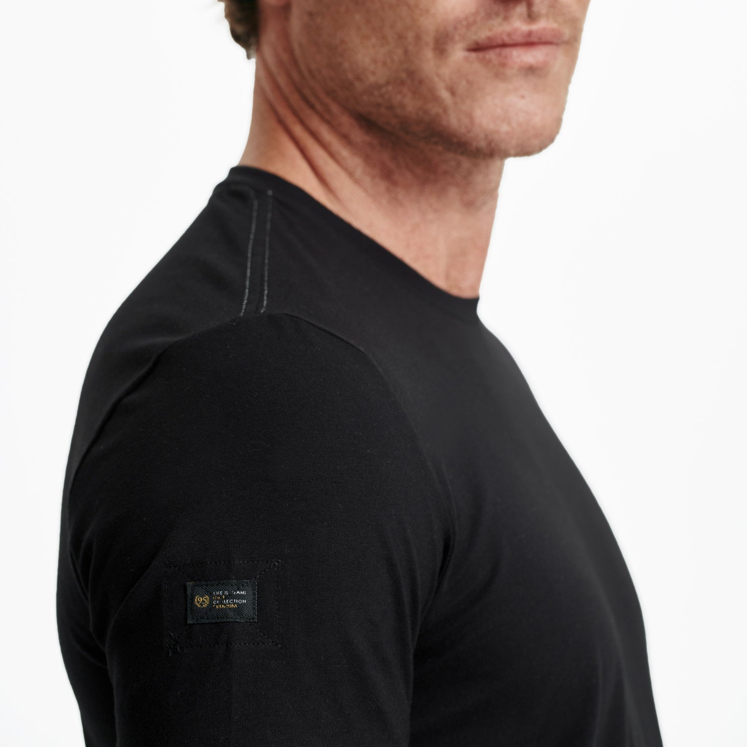 CAMISETA SLIM MANGA CORTA COLOR NEGRO