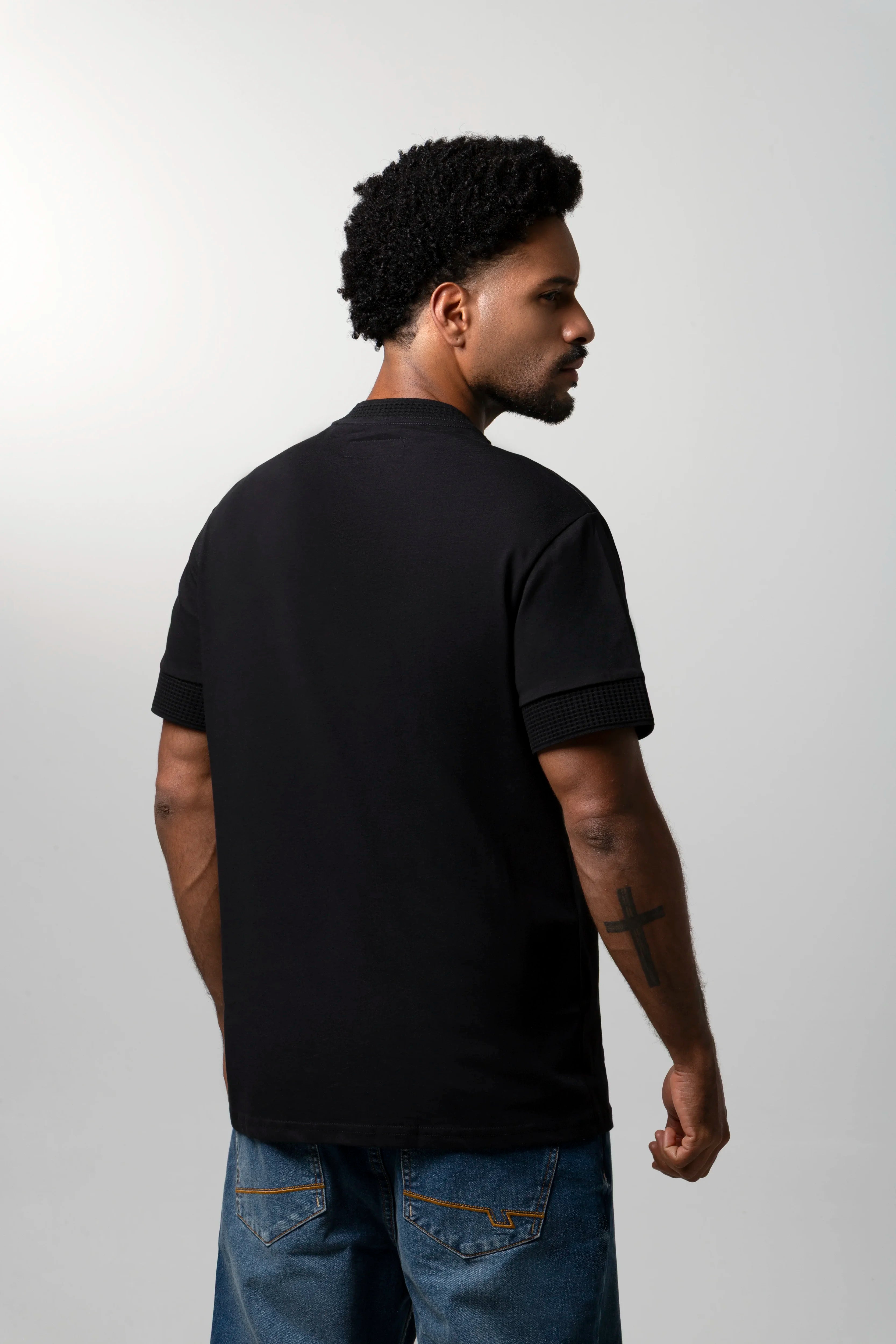 CAMISETA MANGA CORTA COLOR NEGRO