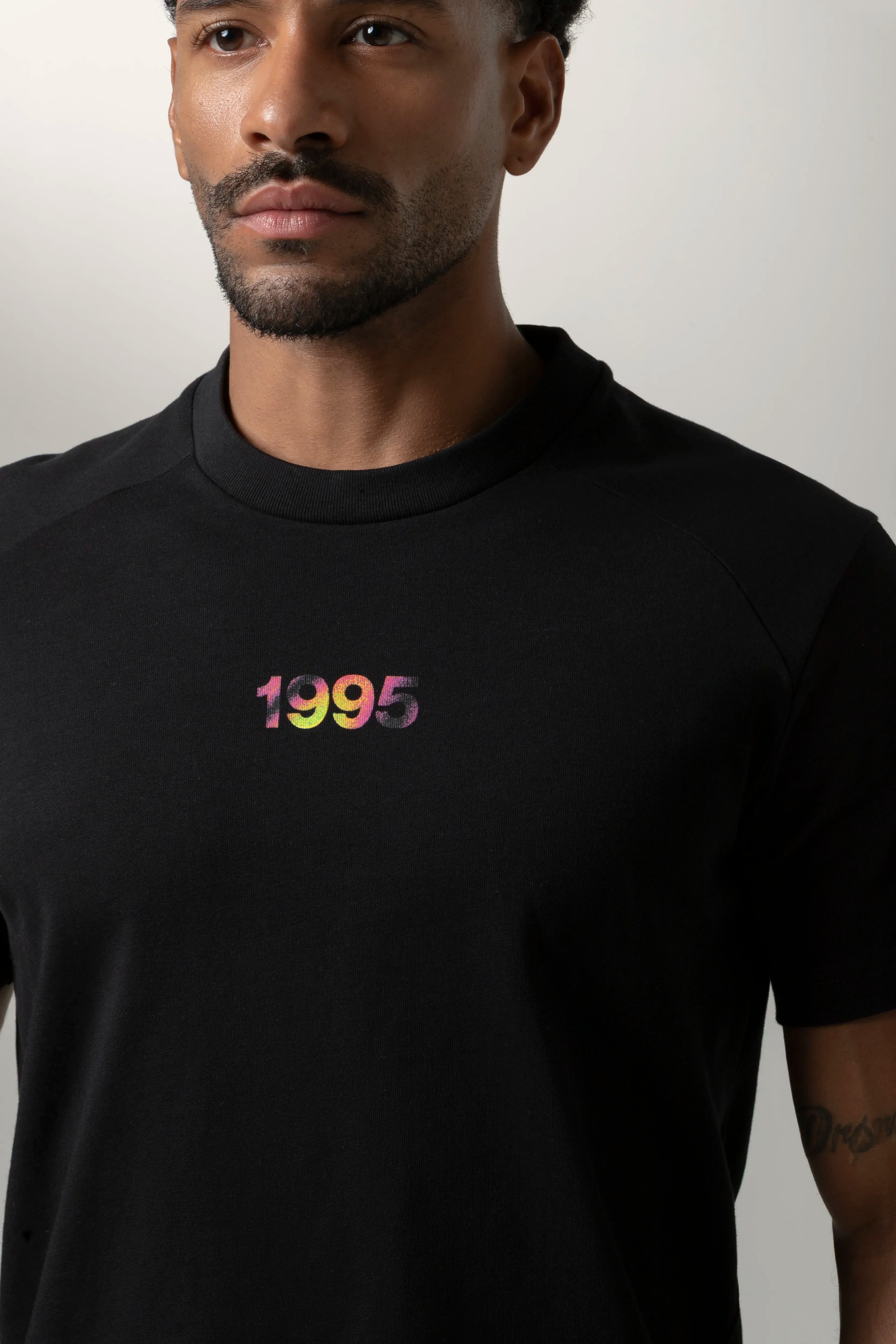 CAMISETA MANGA CORTA COLOR NEGRO