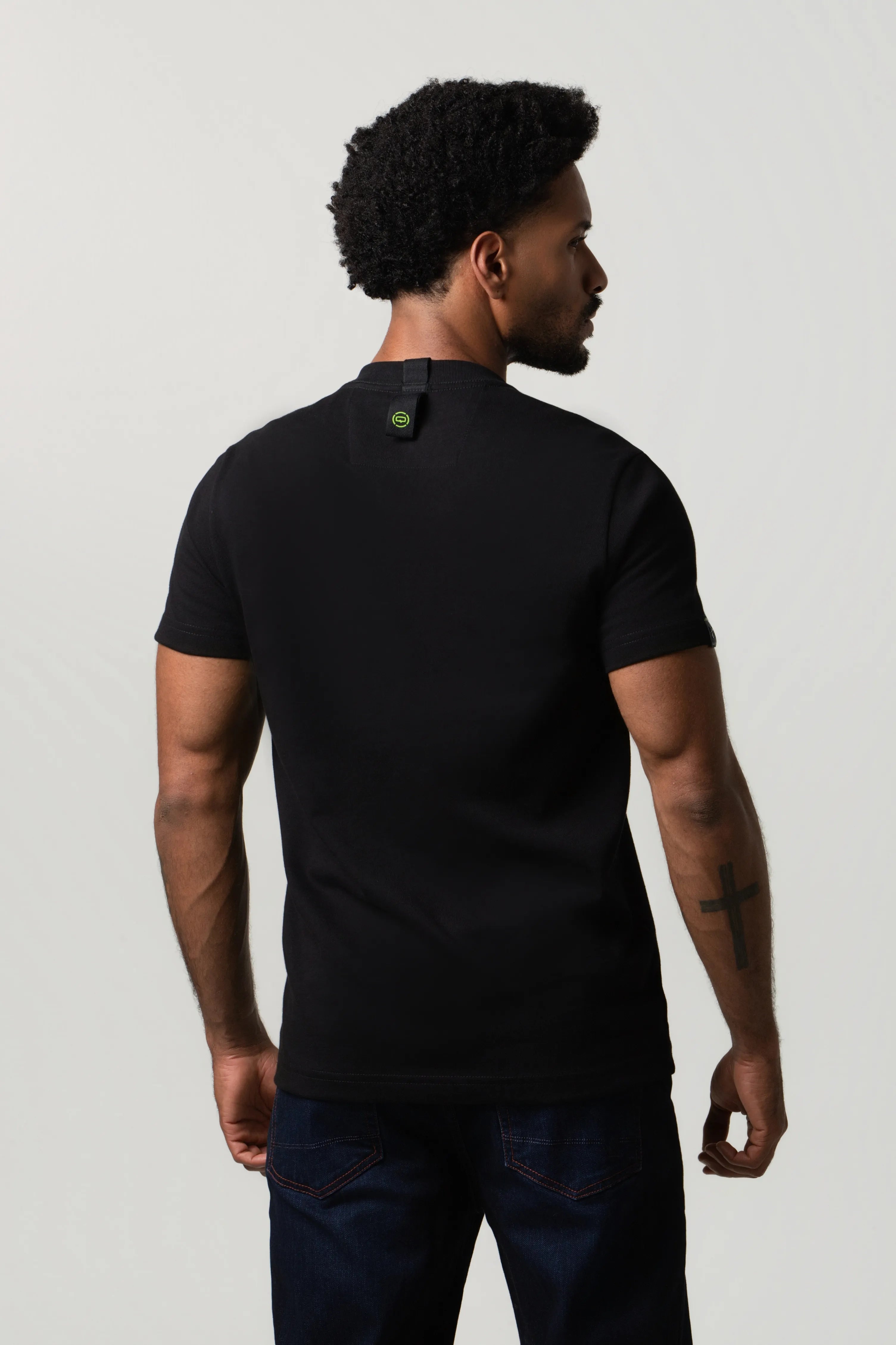 CAMISETA MANGA CORTA COLOR NEGRO