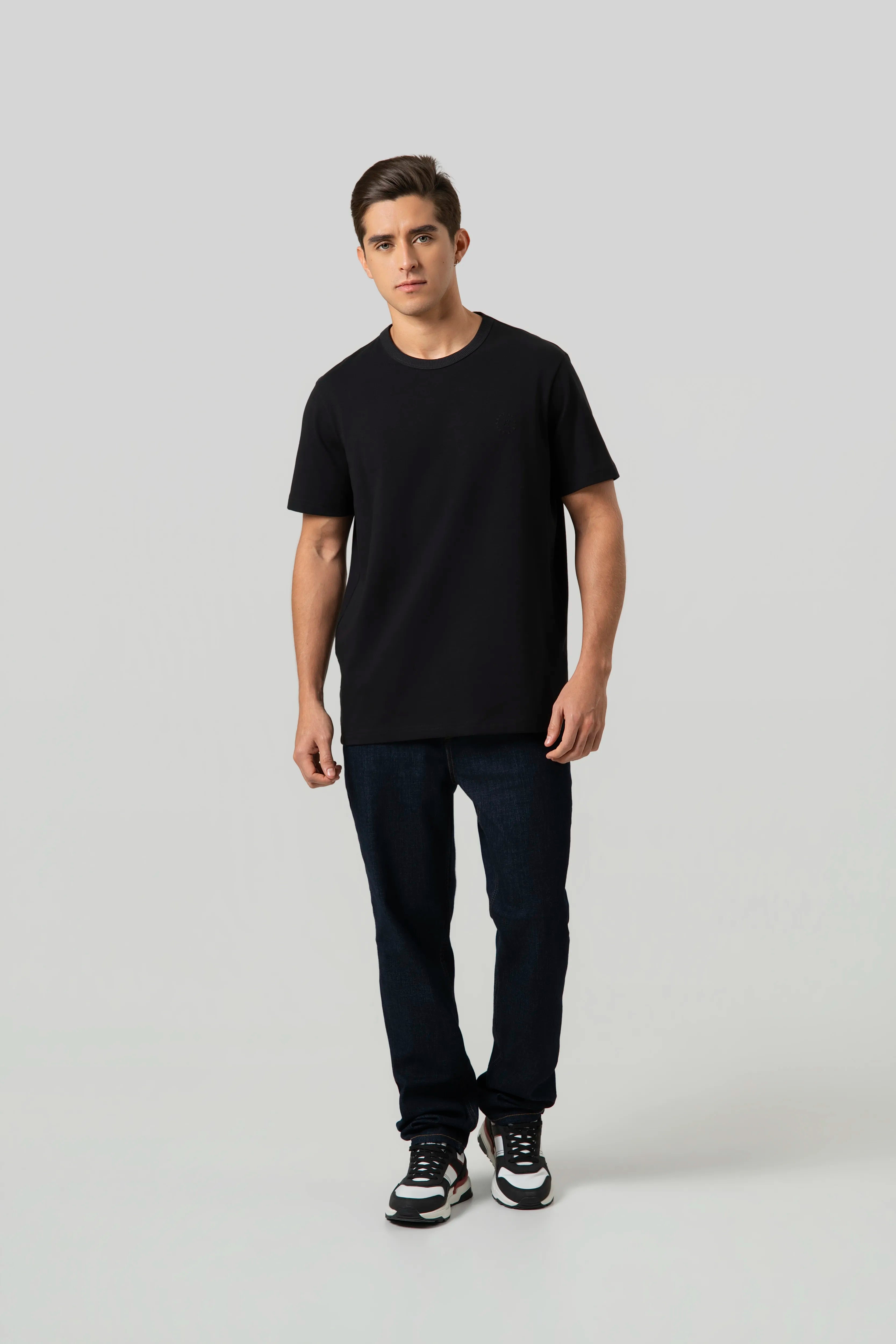 CAMISETA MANGA CORTA COLOR NEGRO