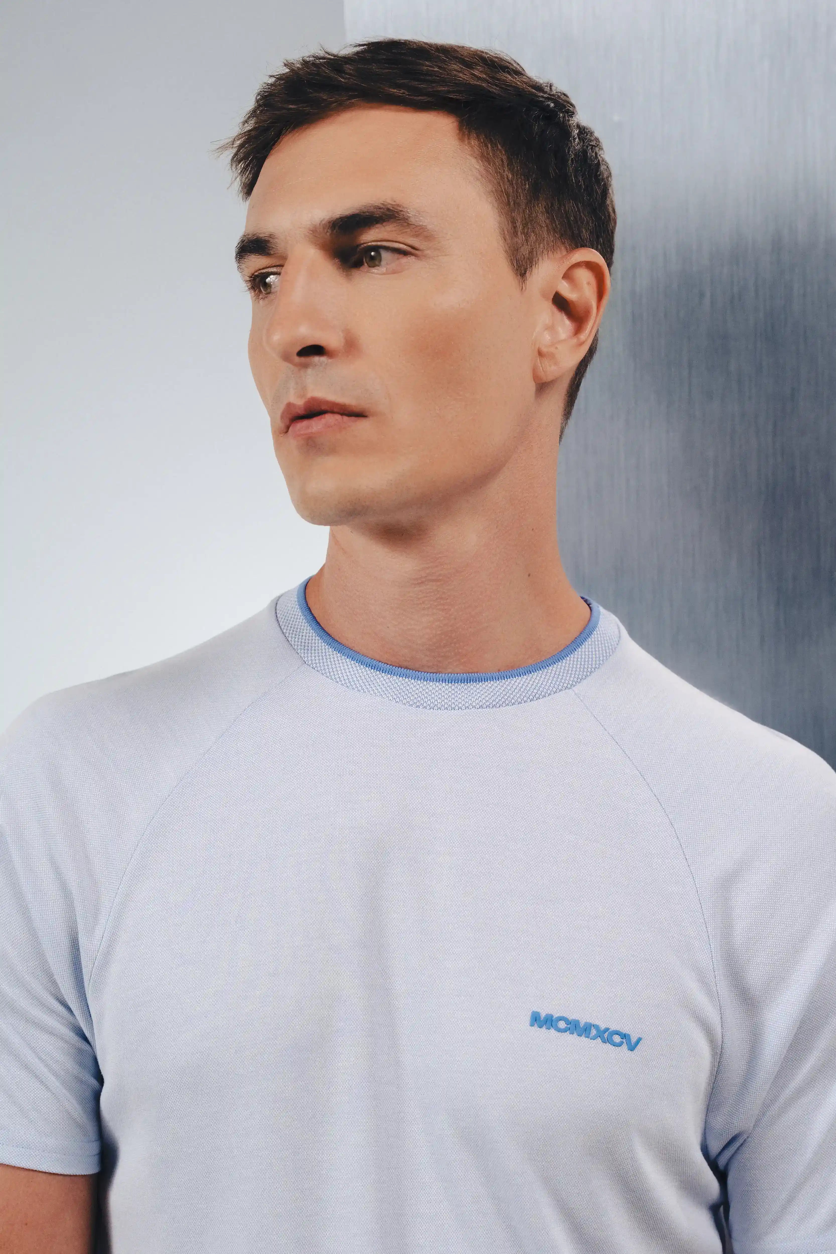 CAMISETA MANGA CORTA COLOR BABY BLUE