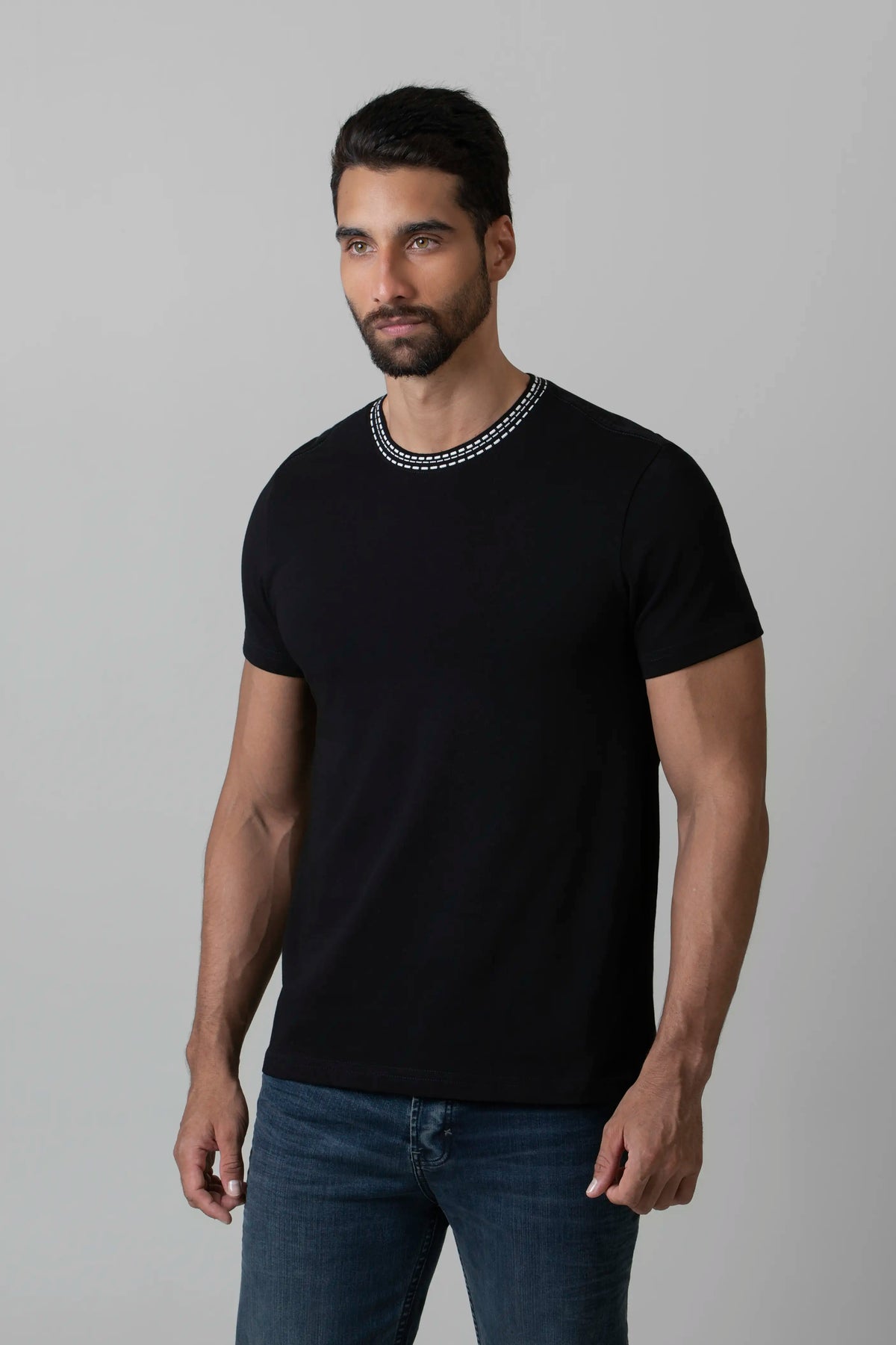 CAMISETA MANGA CORTA COLOR NEGRO