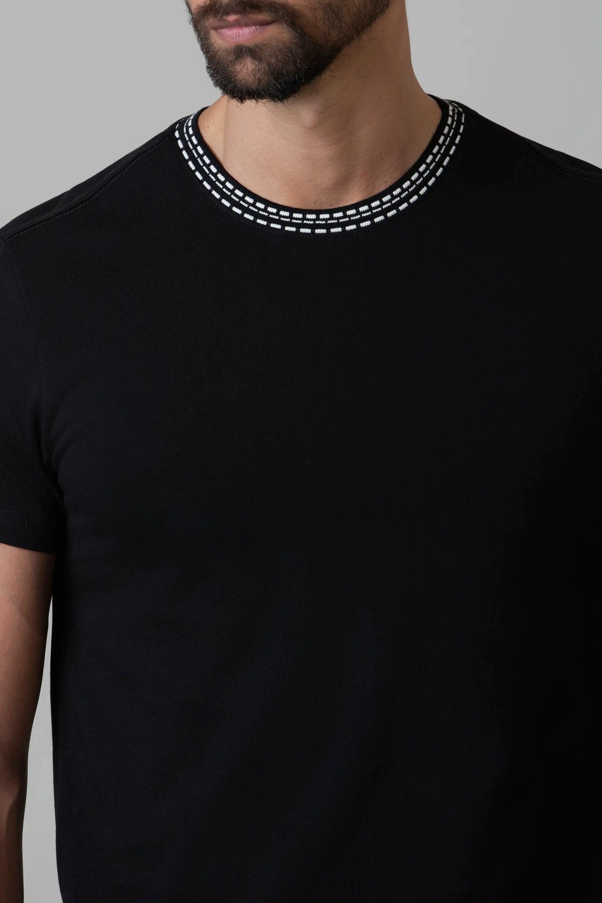 CAMISETA MANGA CORTA COLOR NEGRO
