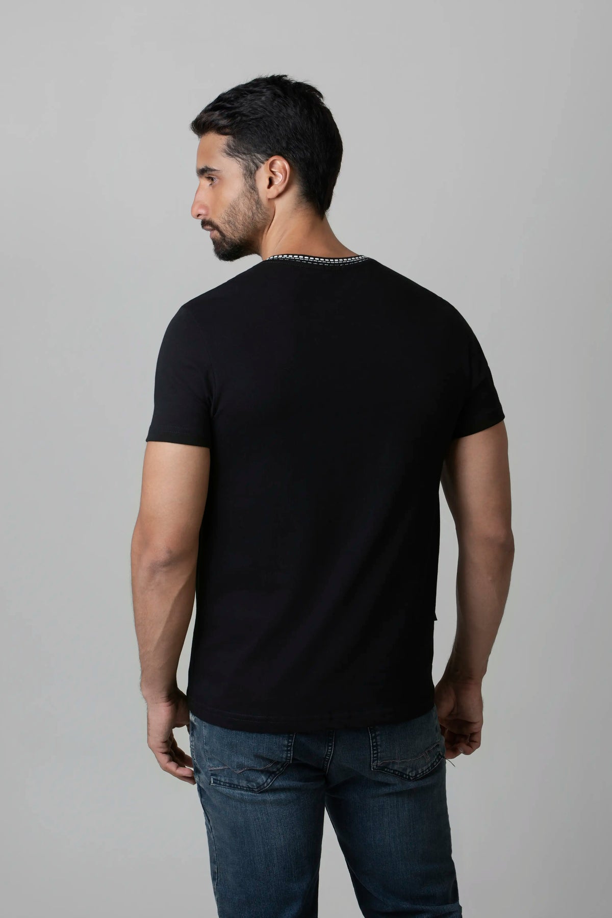 CAMISETA MANGA CORTA COLOR NEGRO