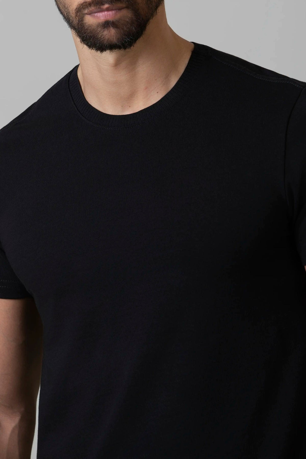 CAMISETA MANGA CORTA COLOR NEGRO