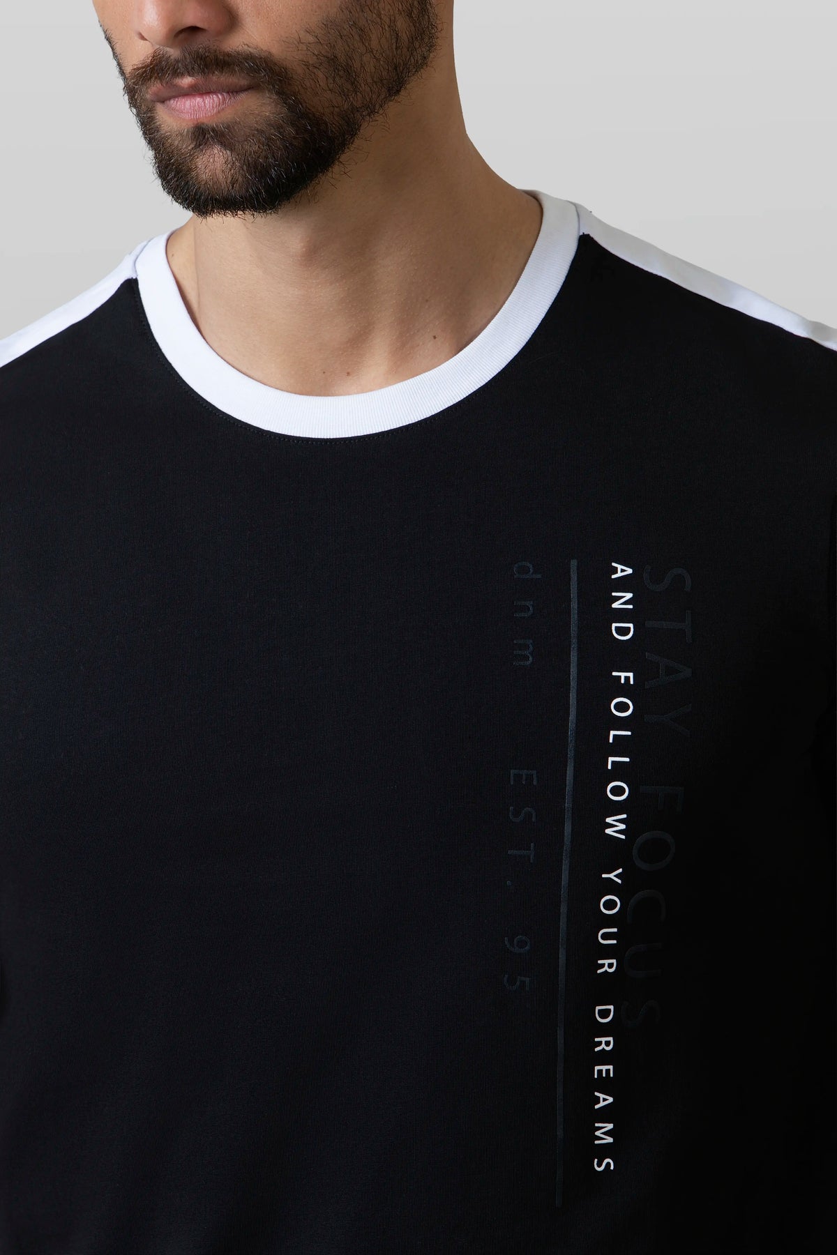 CAMISETA MANGA CORTA COLOR NEGRO