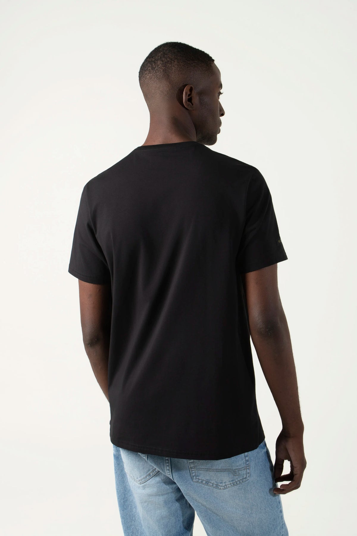 CAMISETA PREMIUM MANGA CORTA COLOR NEGRO