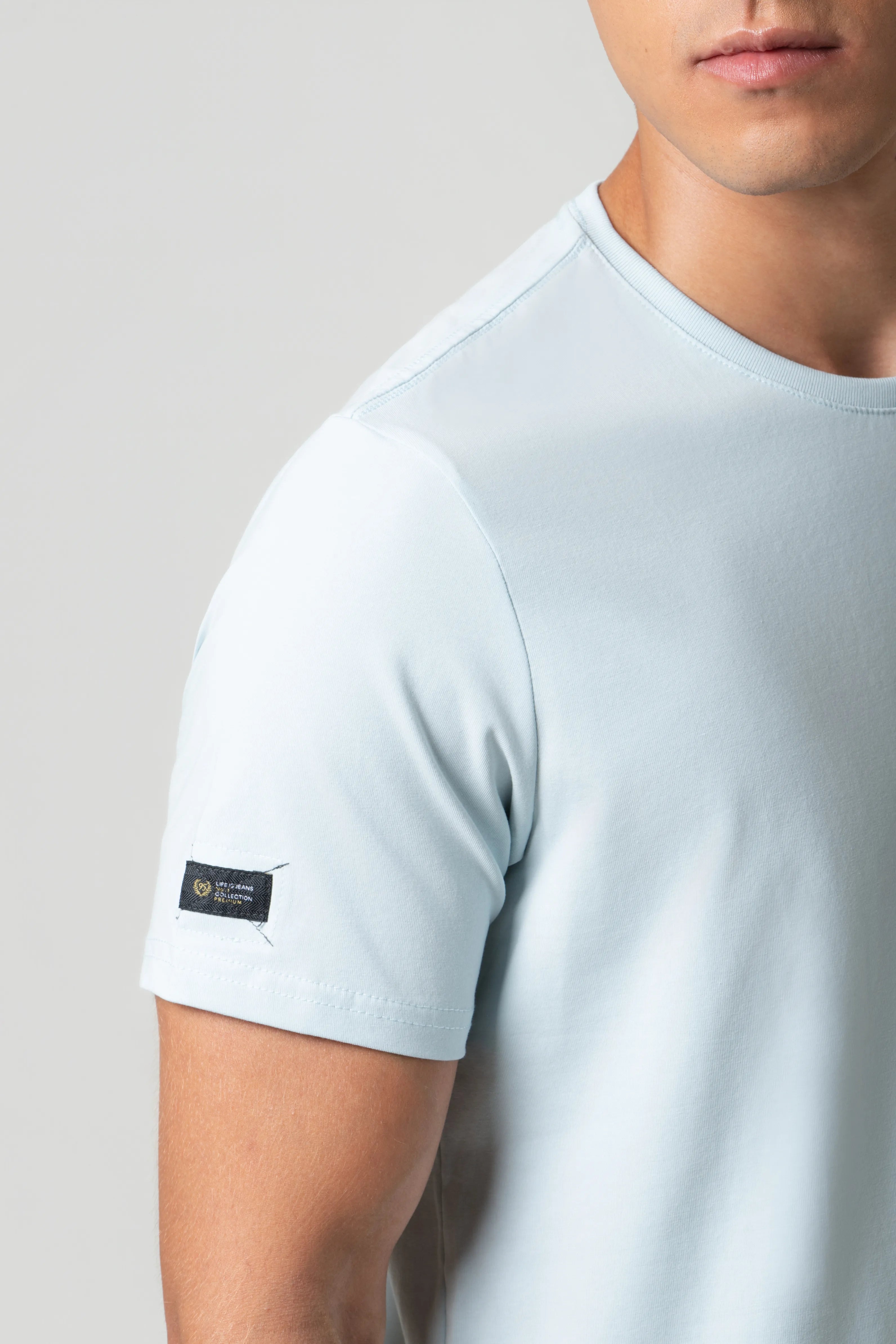 CAMISETA PREMIUM MANGA CORTA COLOR BABY BLUE