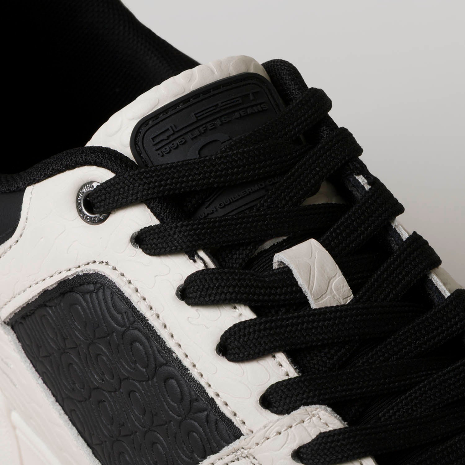 ZAPATOS TENIS COLOR NEGRO - BLANCO