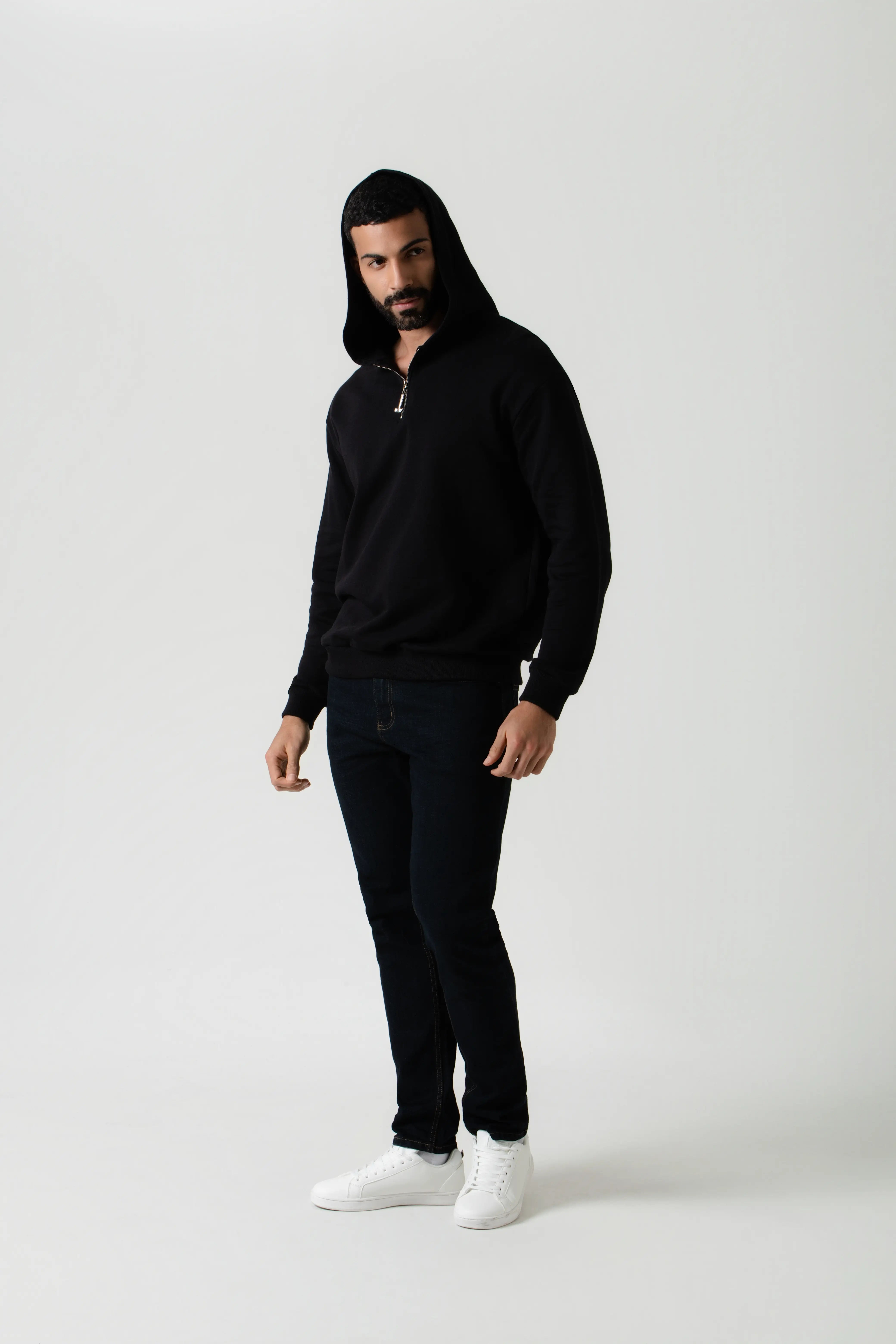 BUZO CERRADO COLOR NEGRO