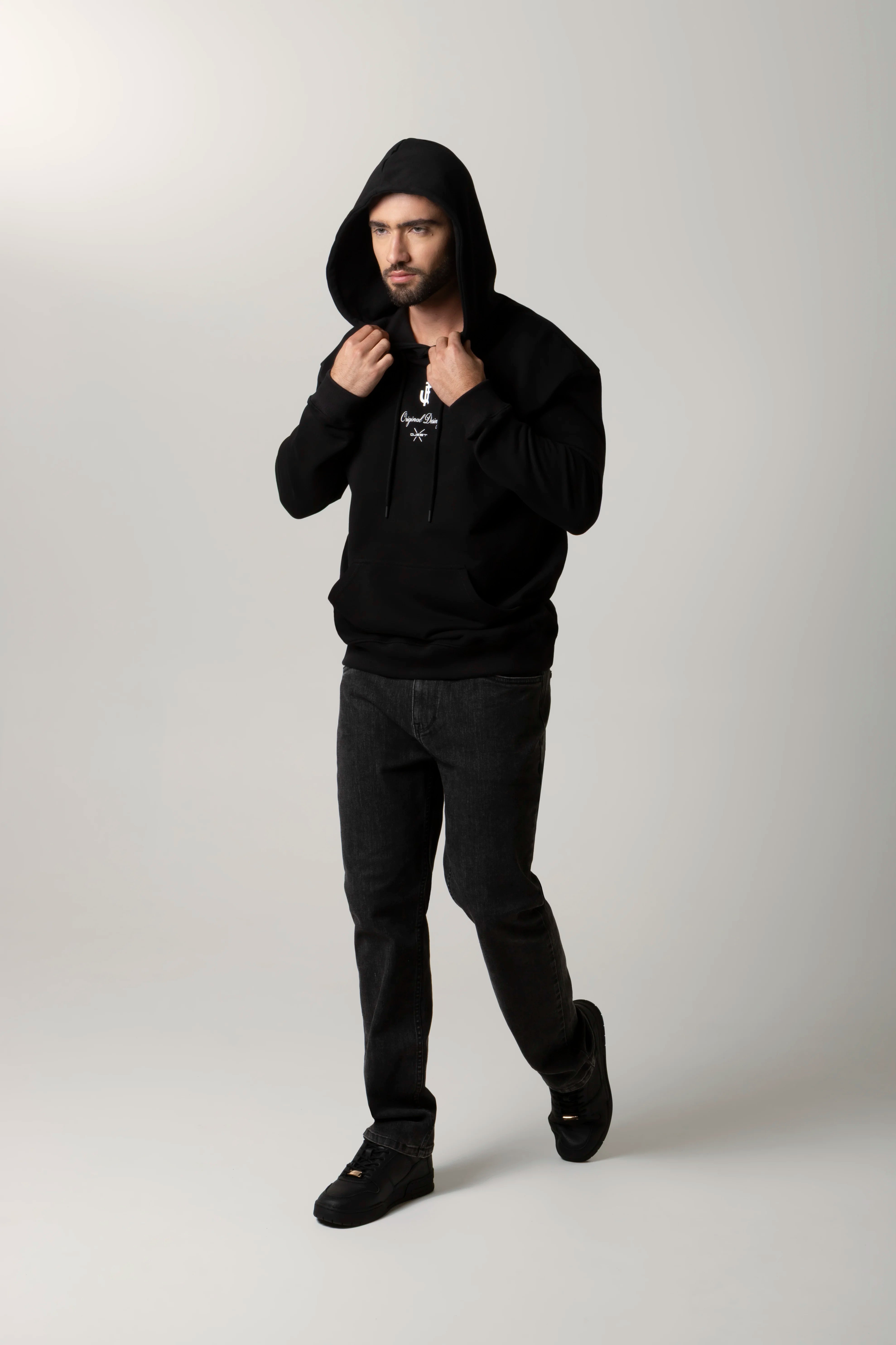 BUZO CERRADO COLOR NEGRO