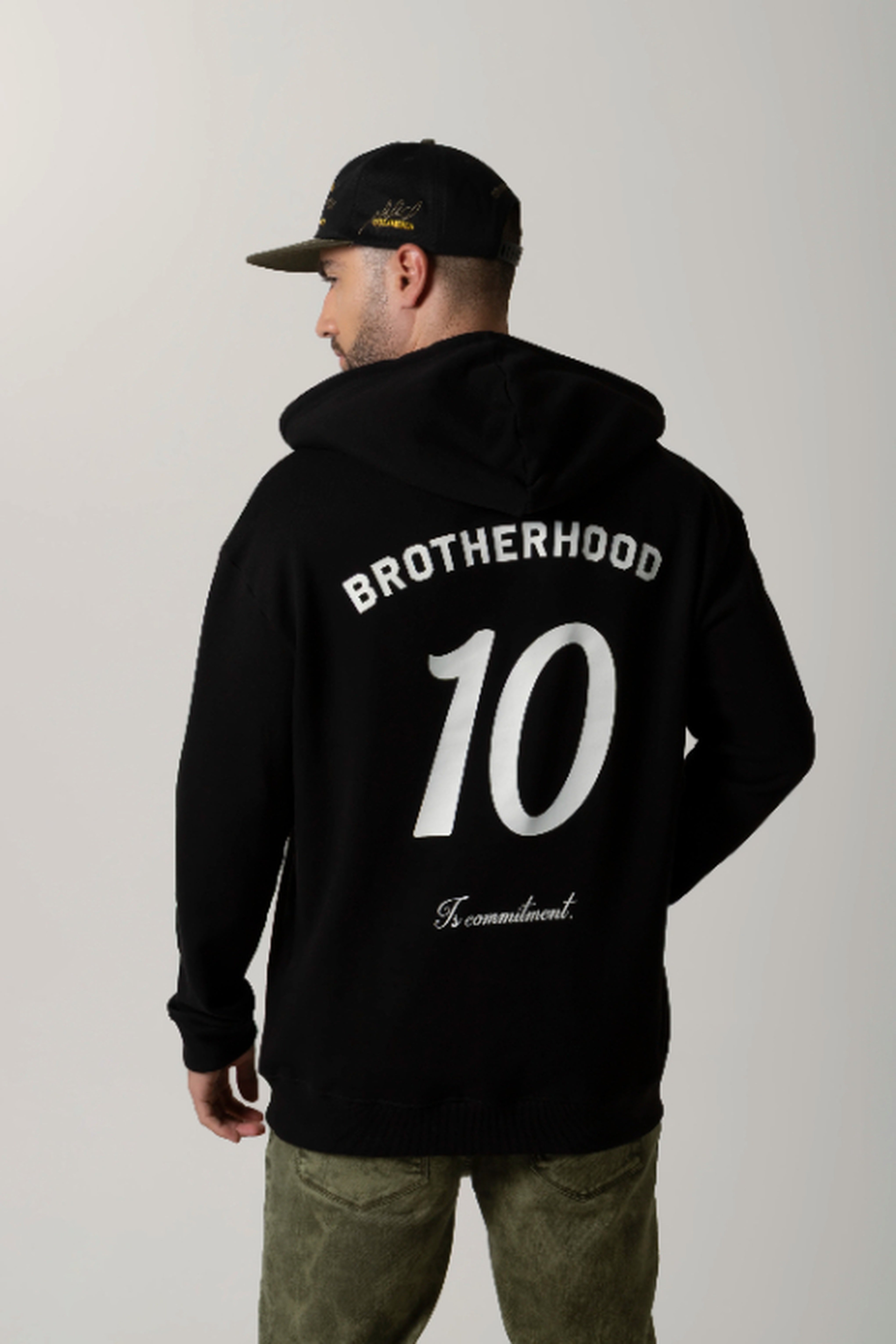 BUZO CERRADO COLOR NEGRO MARCA QUEST X JUAN FERNANDO QUINTERO