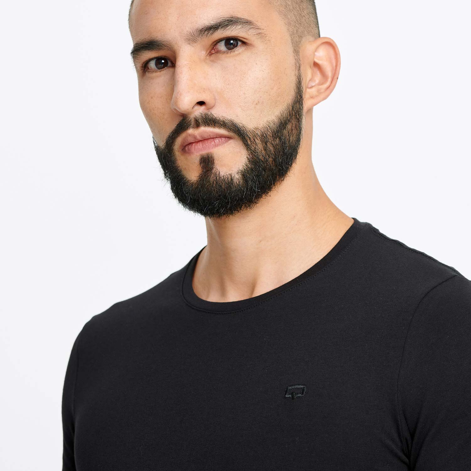 CAMISETA ESPECIAL UNICOLOR COLOR NEGRO