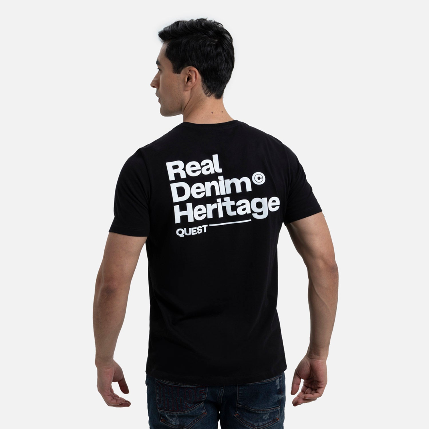 CAMISETA ESPECIAL ESTAMPADO LOCALIZADO COLOR NEGRO