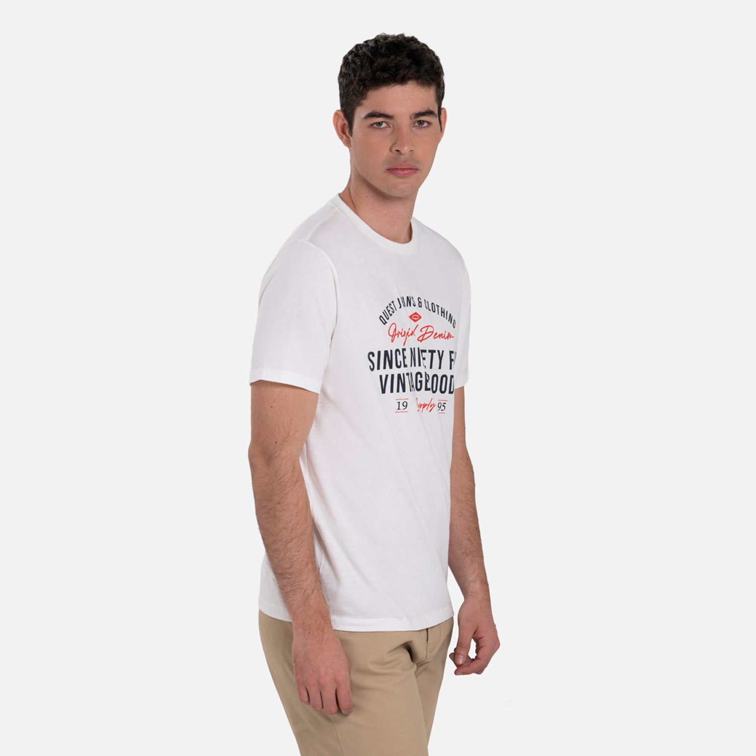 CAMISETA ESPECIAL ESTAMPADO LOCALIZADO COLOR IVORY – Quest Colombia