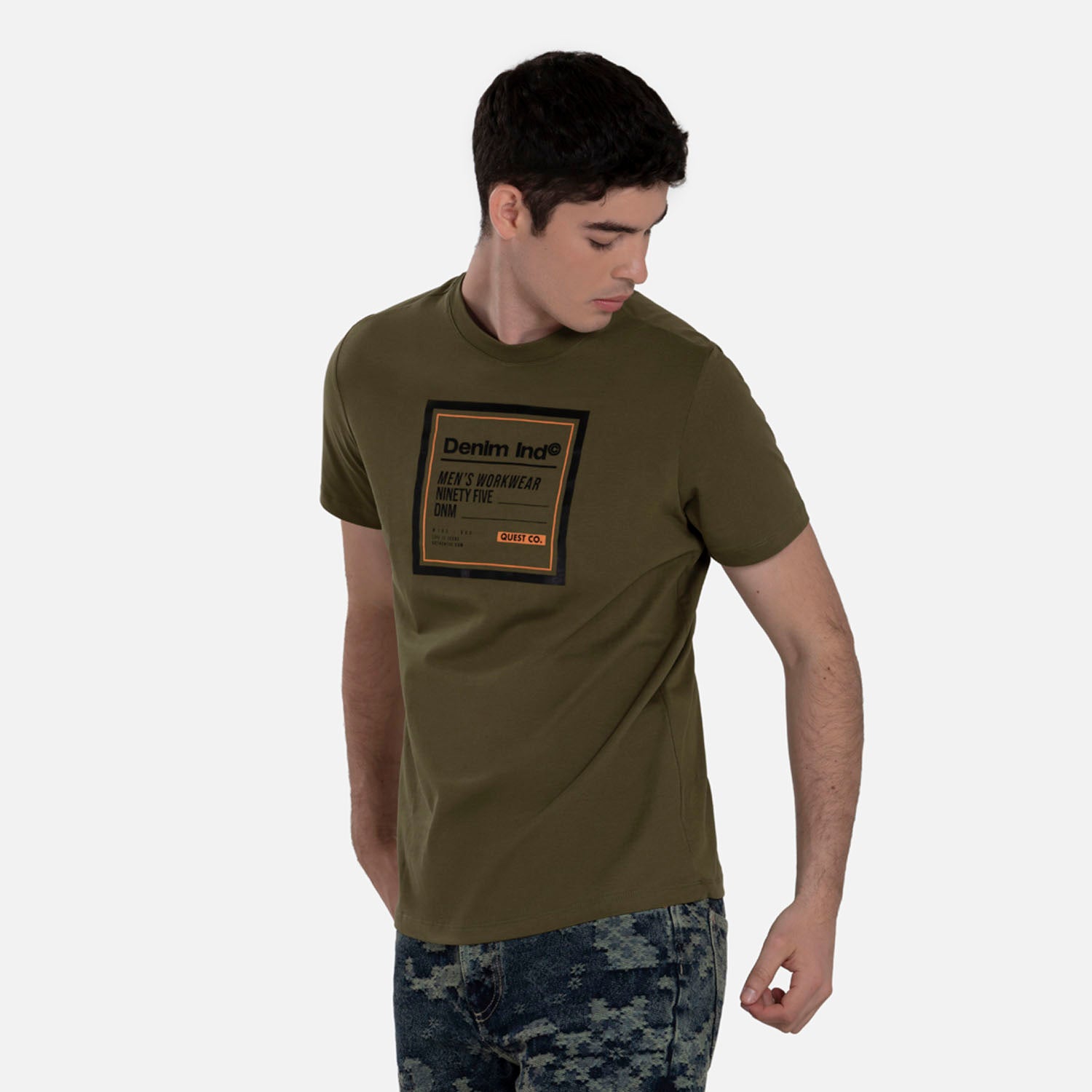 CAMISETA ESPECIAL ESTAMPADO LOCALIZADO COLOR DARK OLIVA