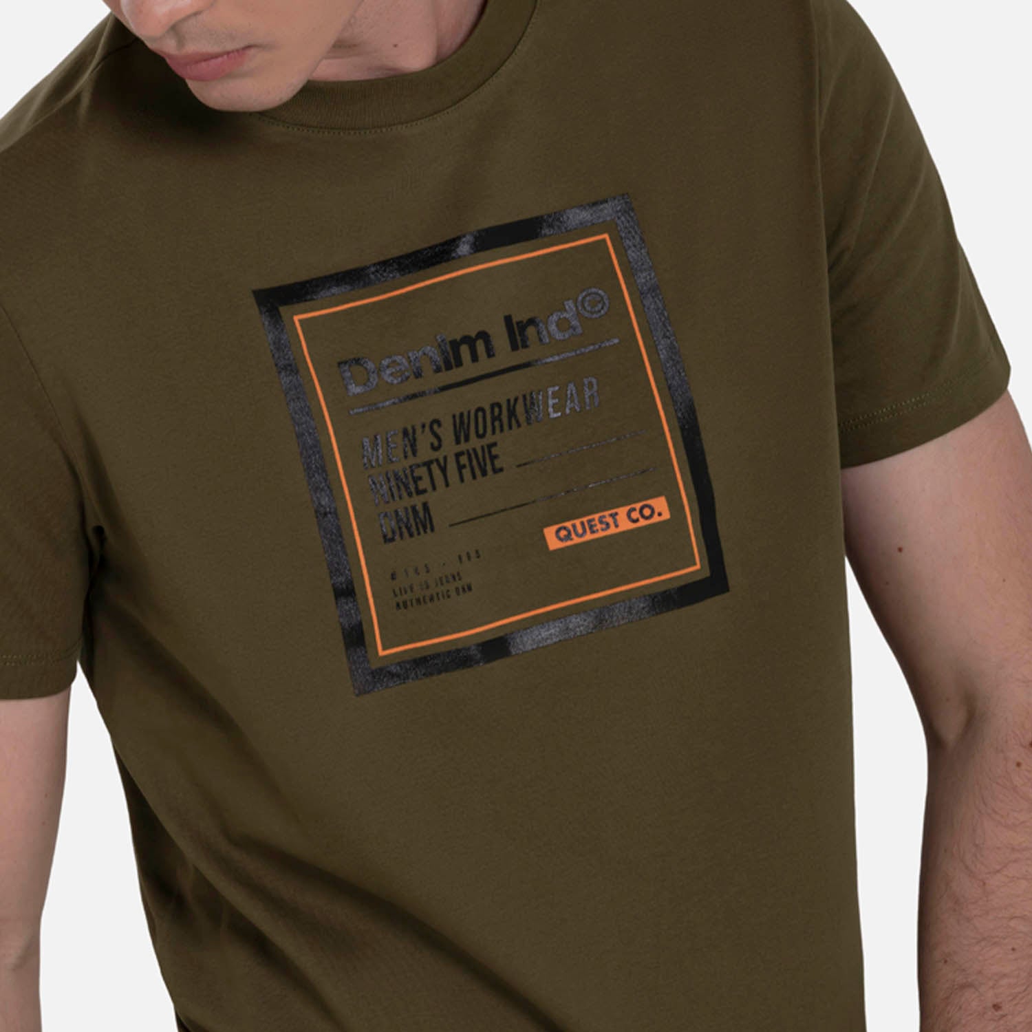 CAMISETA ESPECIAL ESTAMPADO LOCALIZADO COLOR DARK OLIVA