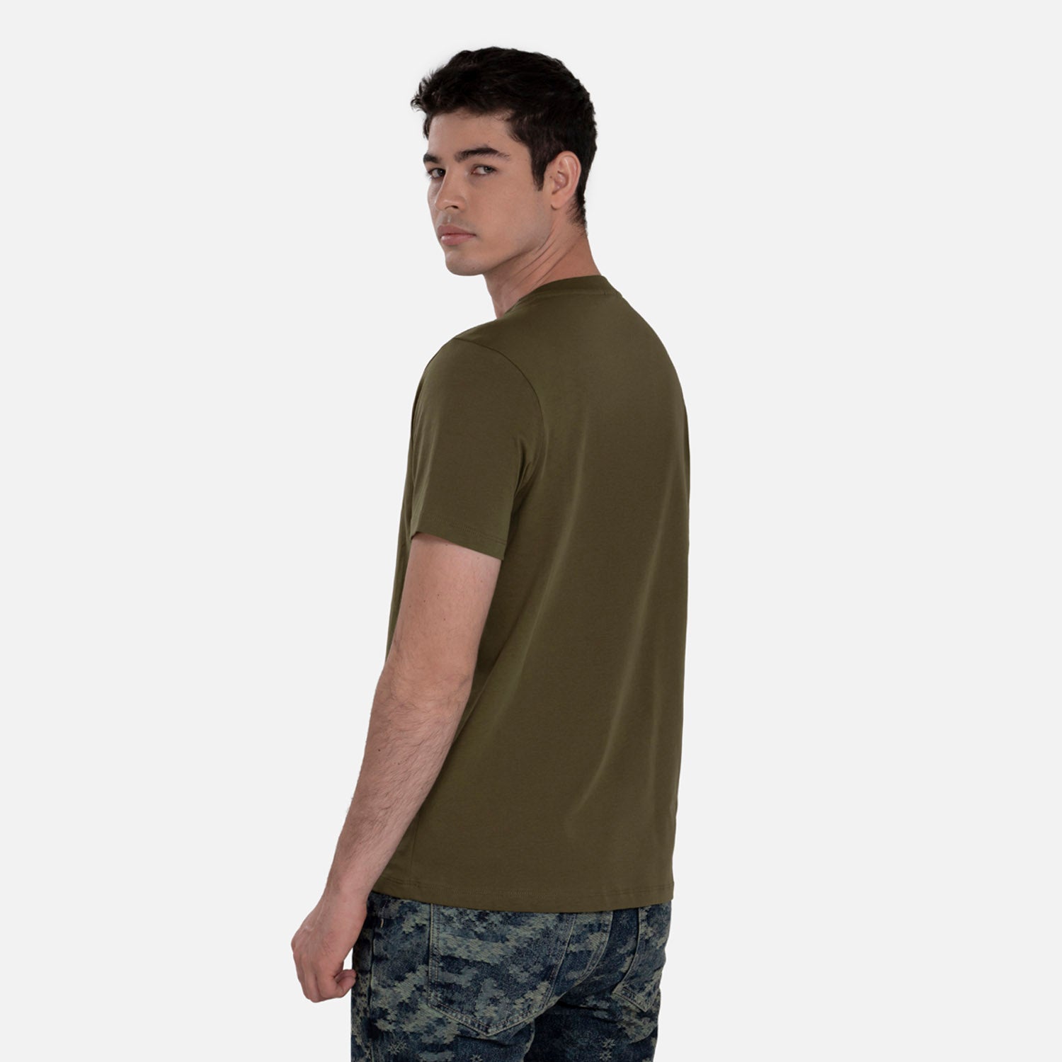 CAMISETA ESPECIAL ESTAMPADO LOCALIZADO COLOR DARK OLIVA