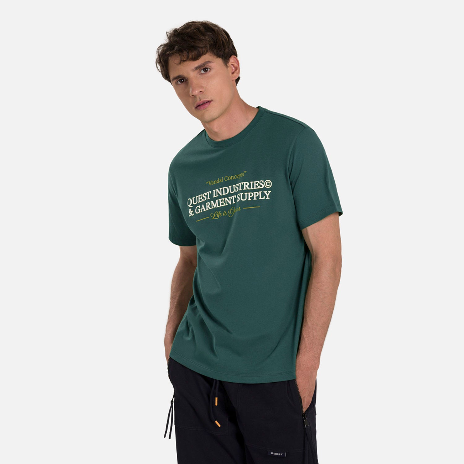 CAMISETA ESPECIAL ESTAMPADO LOCALIZADO COLOR VERDE STORM