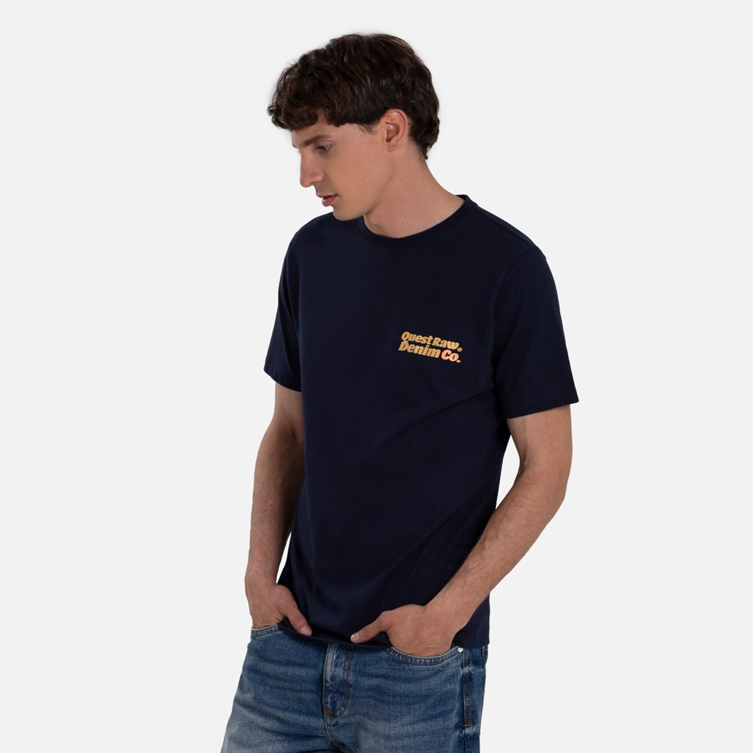 CAMISETA ESPECIAL ESTAMPADO LOCALIZADO COLOR AZUL OSCURO