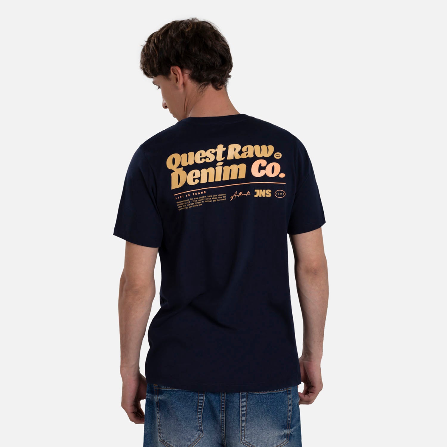 CAMISETA ESPECIAL ESTAMPADO LOCALIZADO COLOR AZUL OSCURO