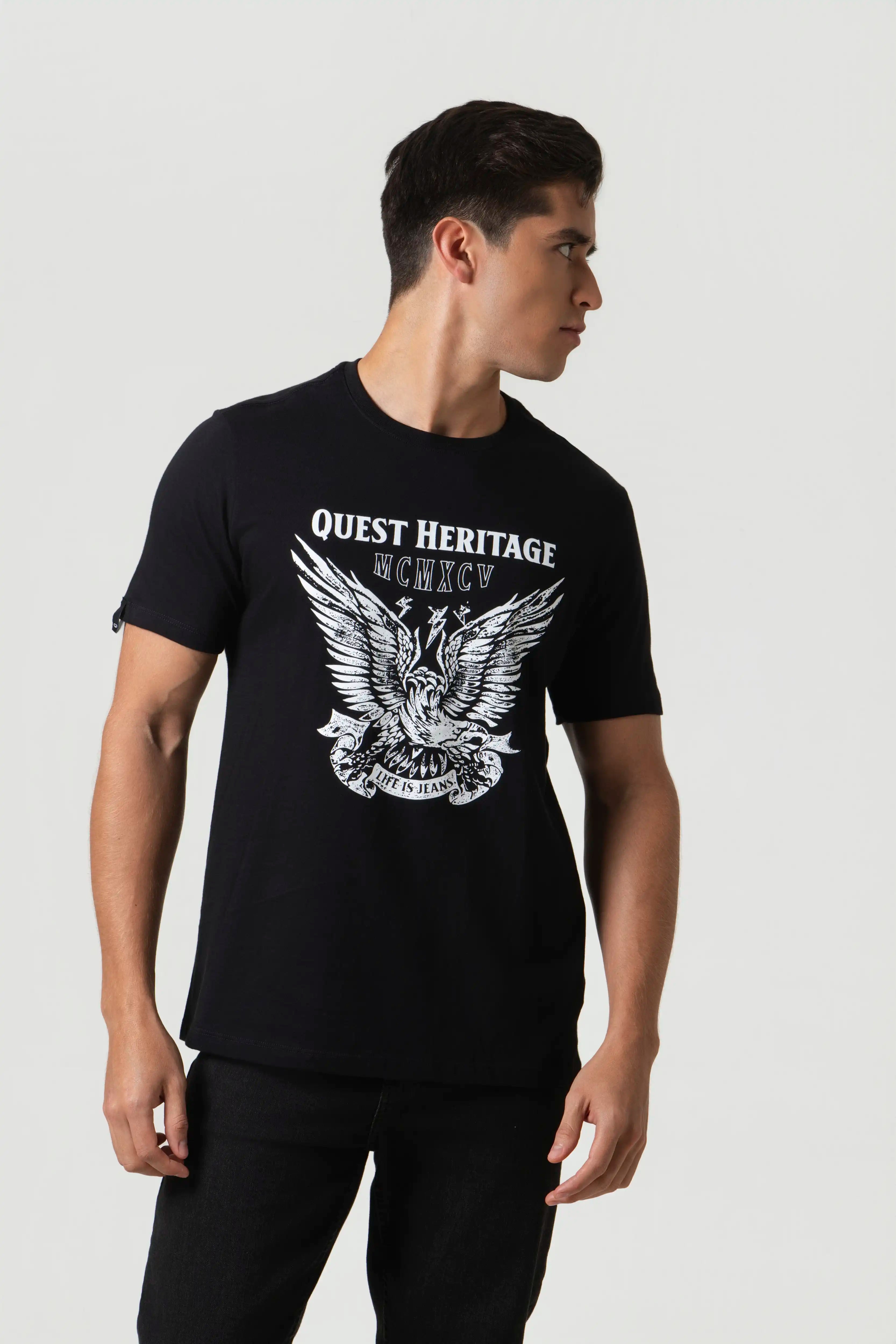 CAMISETA ESPECIAL ESTAMPADO LOCALIZADO COLOR NEGRO