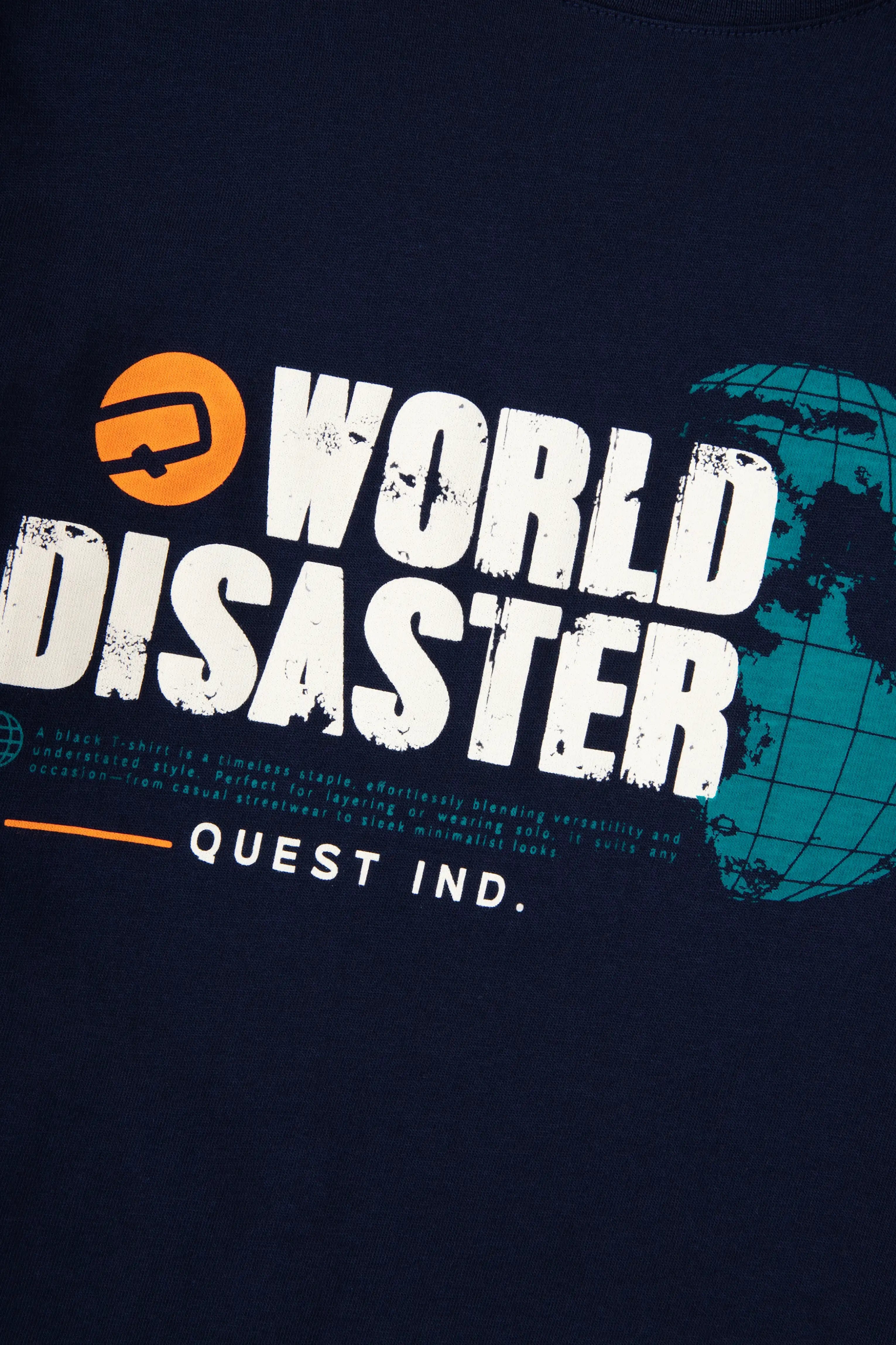 CAMISETA ESPECIAL ESTAMPADO LOCALIZADO COLOR AZUL OSCURO