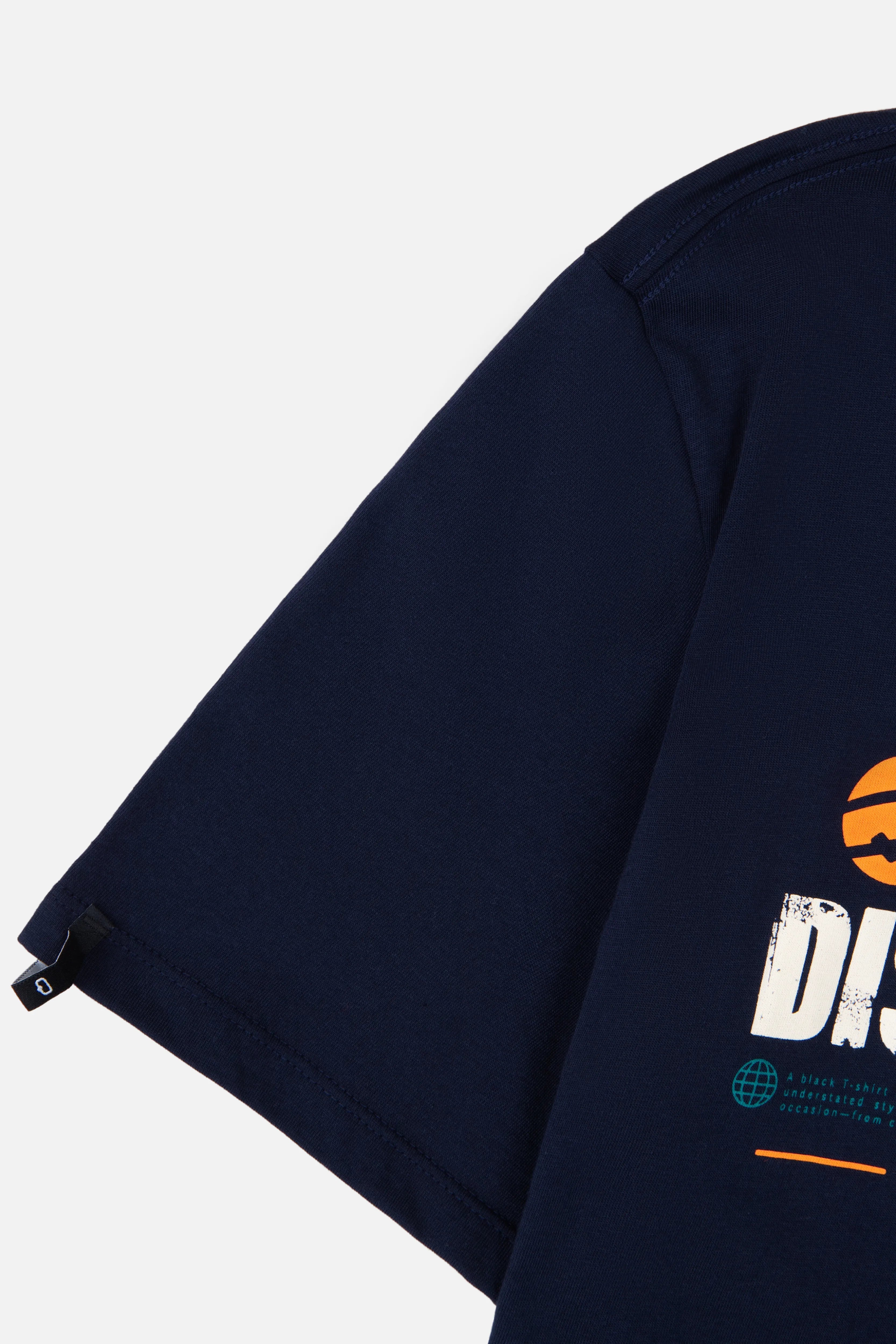 CAMISETA ESPECIAL ESTAMPADO LOCALIZADO COLOR AZUL OSCURO