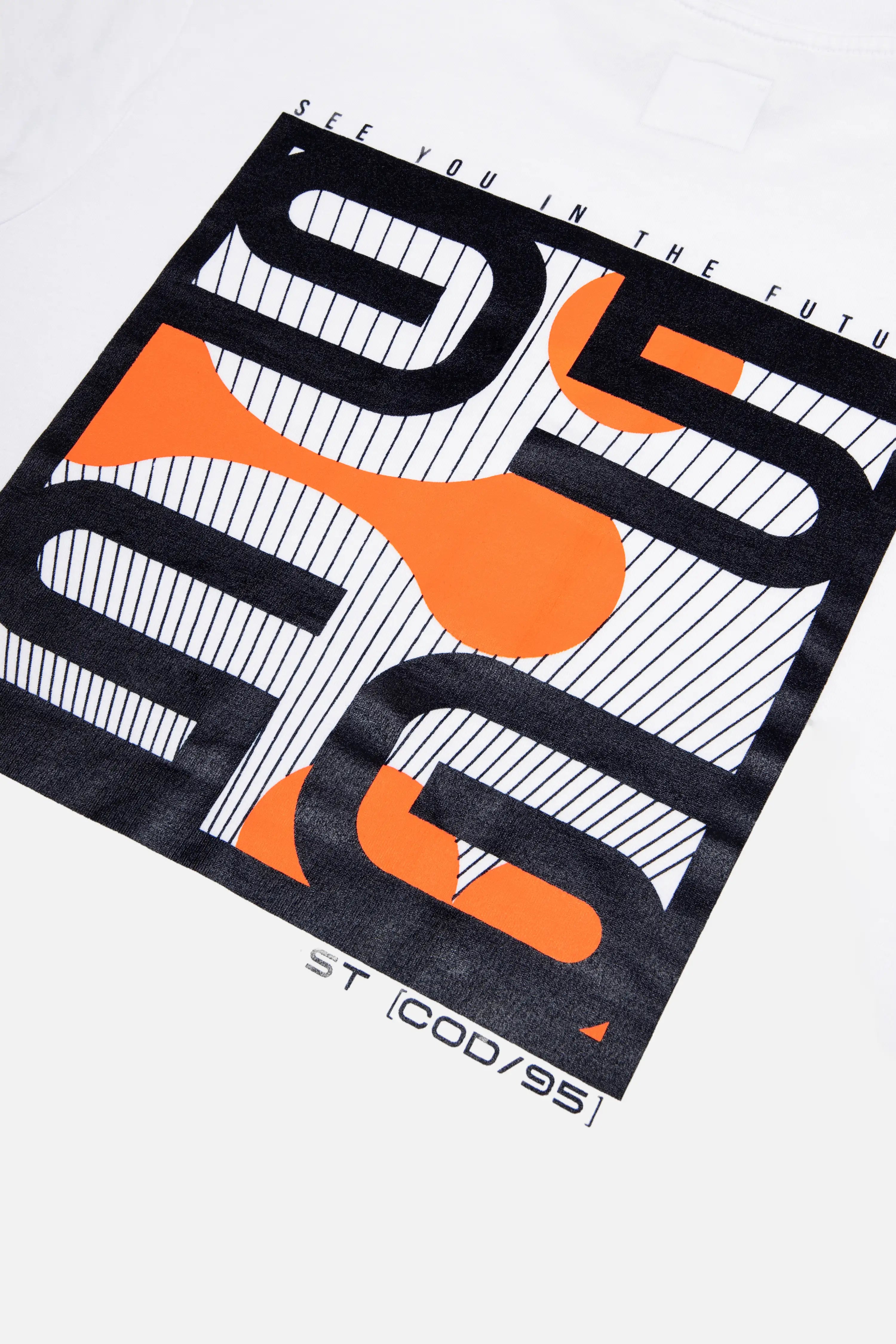 CAMISETA ESPECIAL ESTAMPADO LOCALIZADO COLOR BLANCO OPTICO