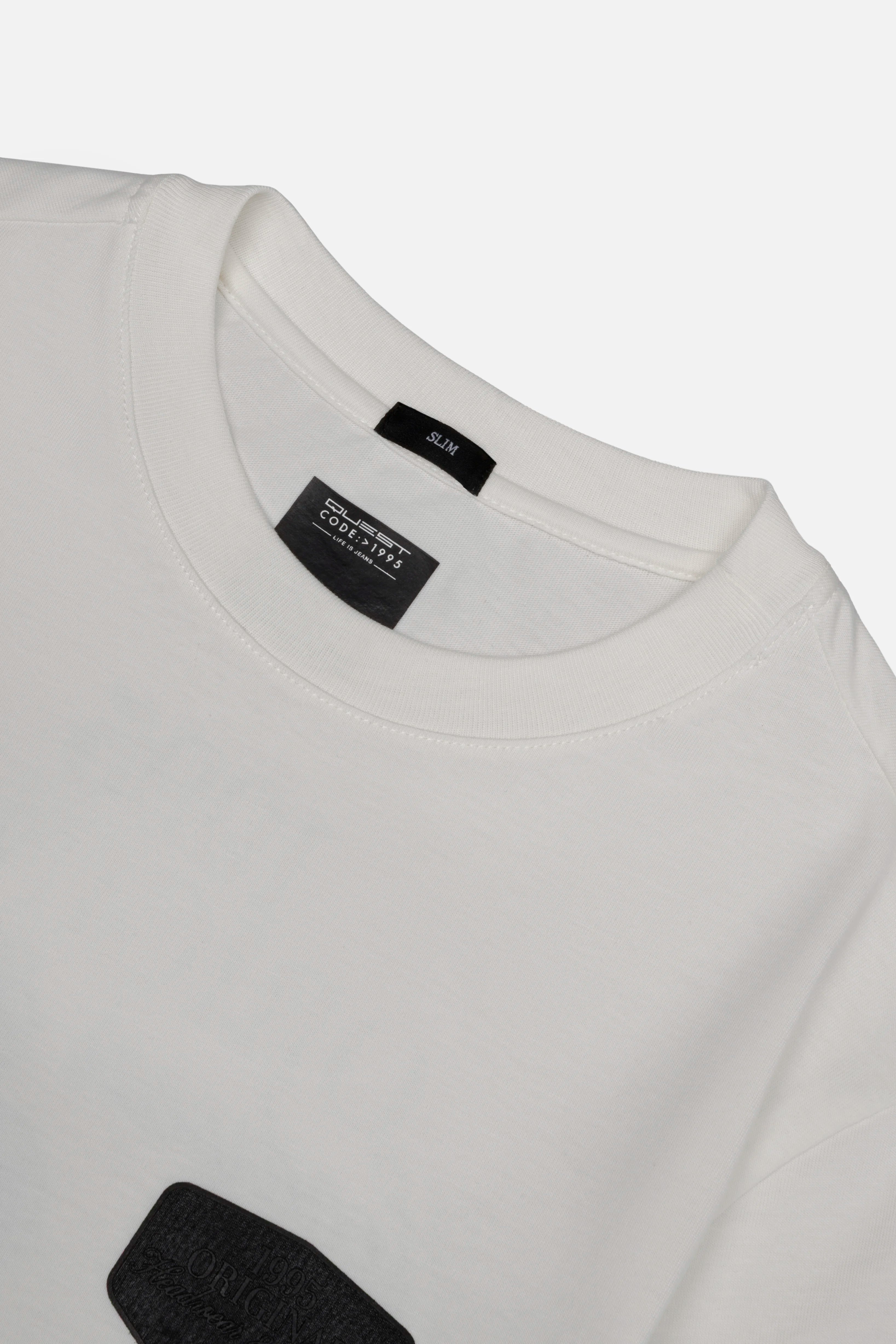 CAMISETA ESPECIAL ESTAMPADO LOCALIZADO COLOR IVORY