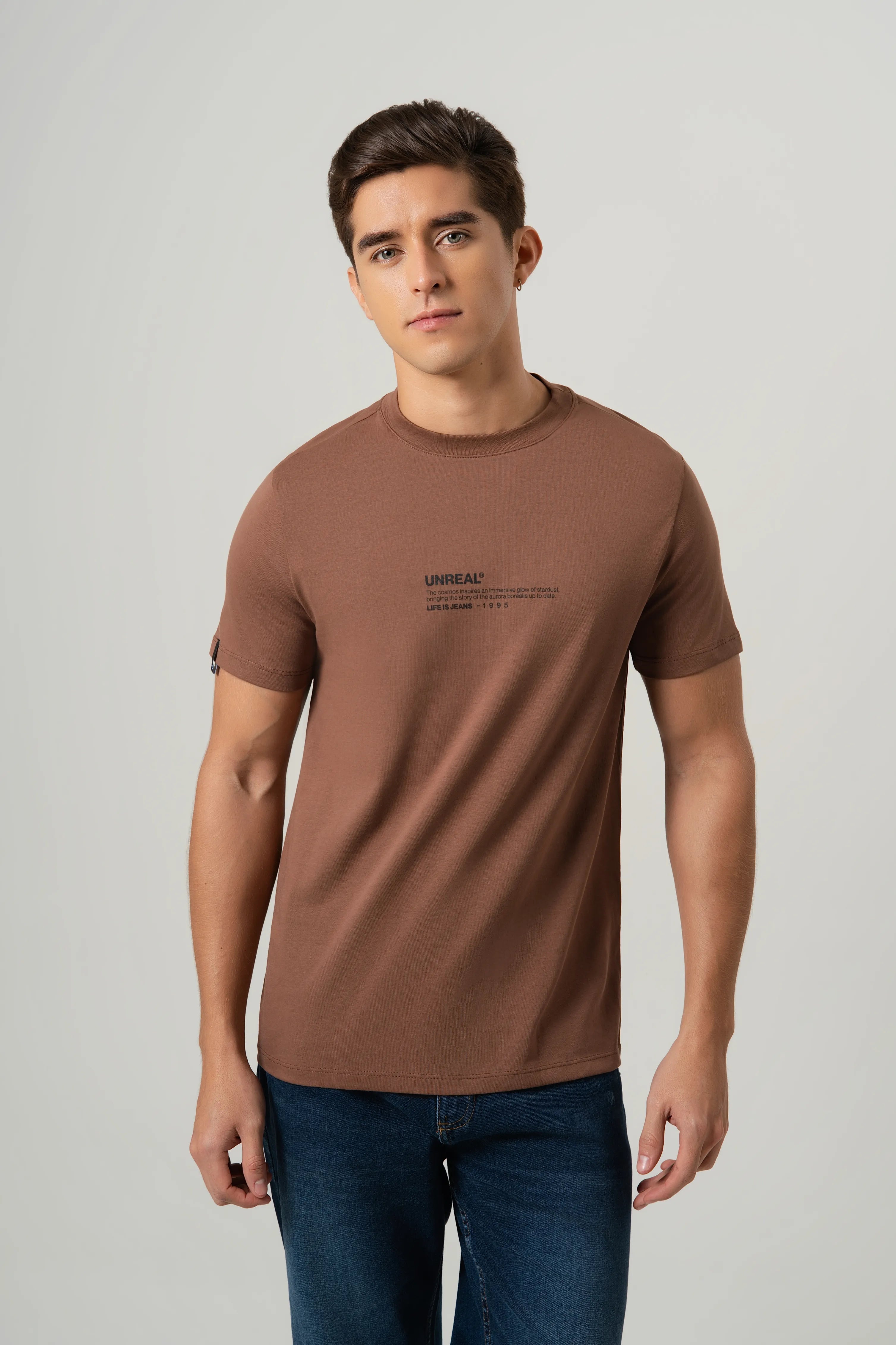 CAMISETA ESPECIAL ESTAMPADO LOCALIZADO COLOR BRUNETTE