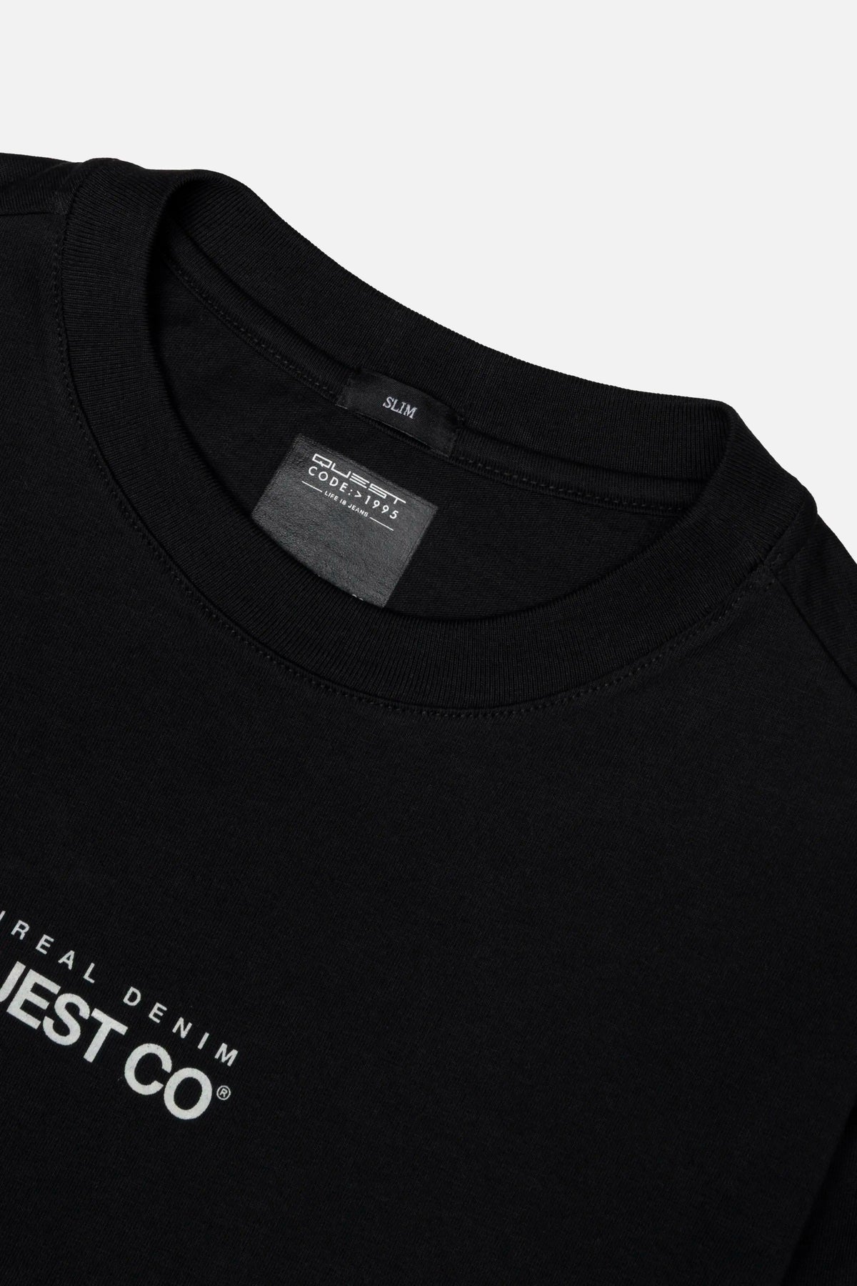 CAMISETA ESPECIAL ESTAMPADO LOCALIZADO COLOR NEGRO