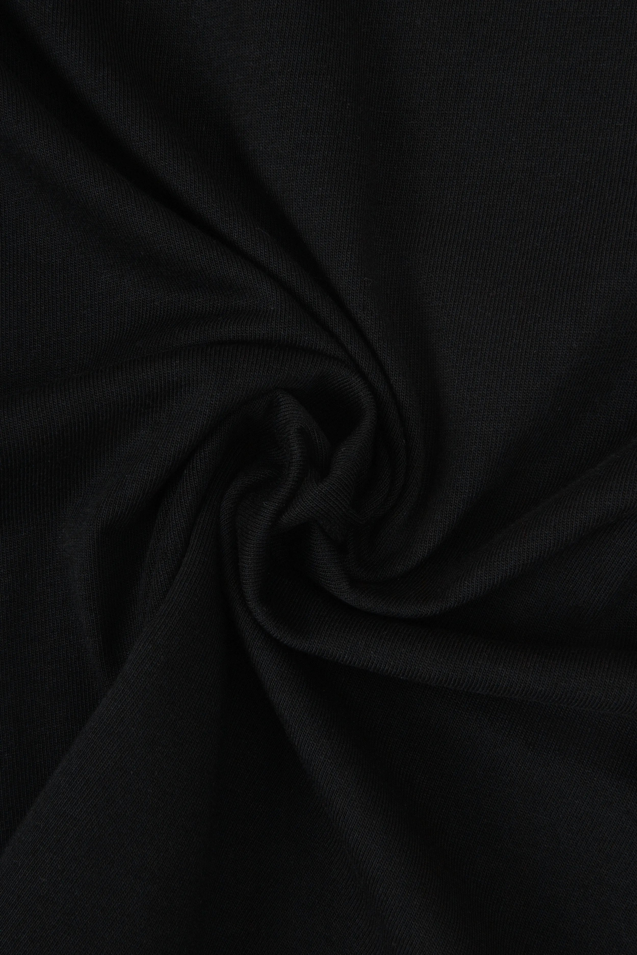 CAMISETA ESPECIAL ESTAMPADO LOCALIZADO COLOR NEGRO