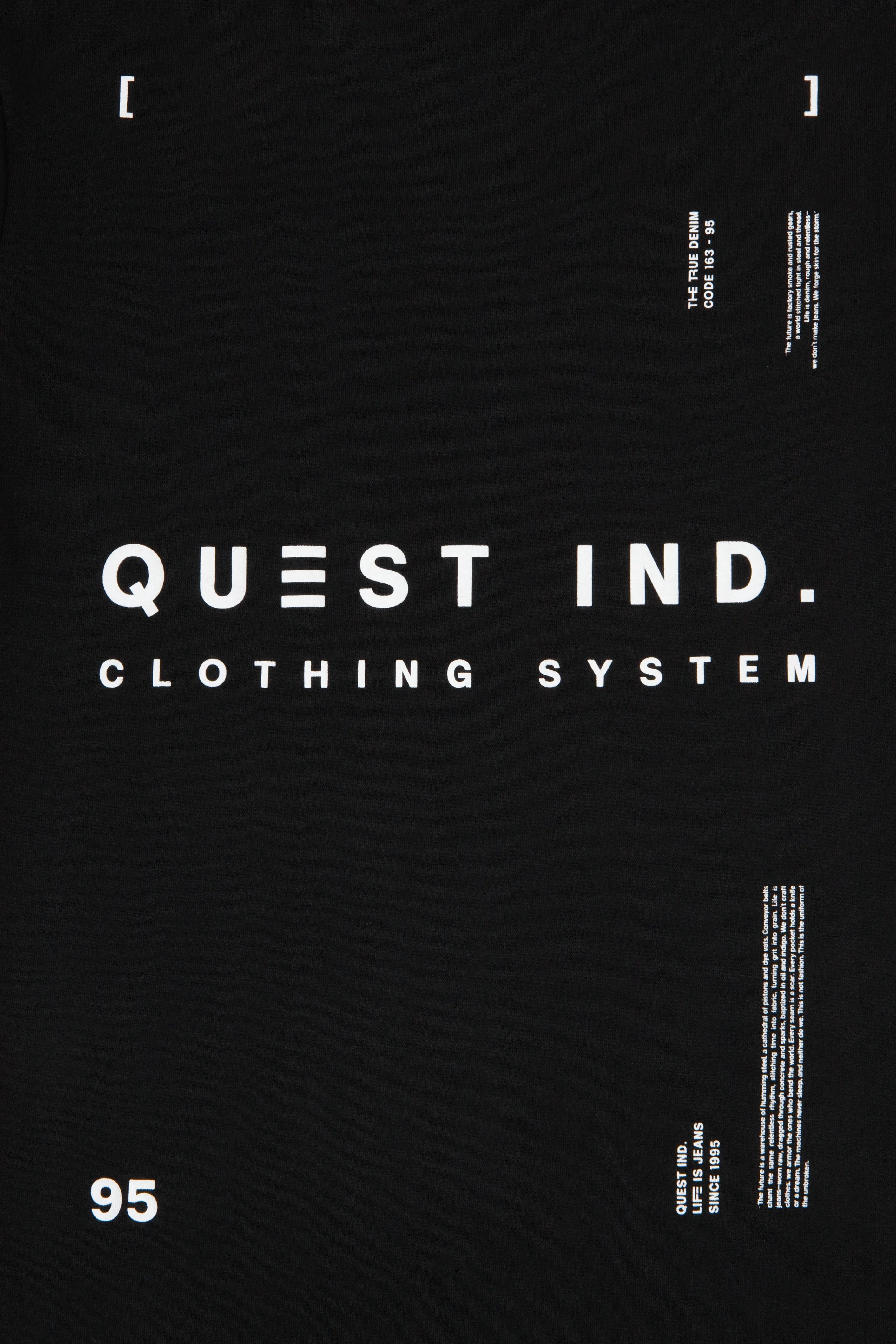 CAMISETA ESPECIAL ESTAMPADO LOCALIZADO COLOR NEGRO