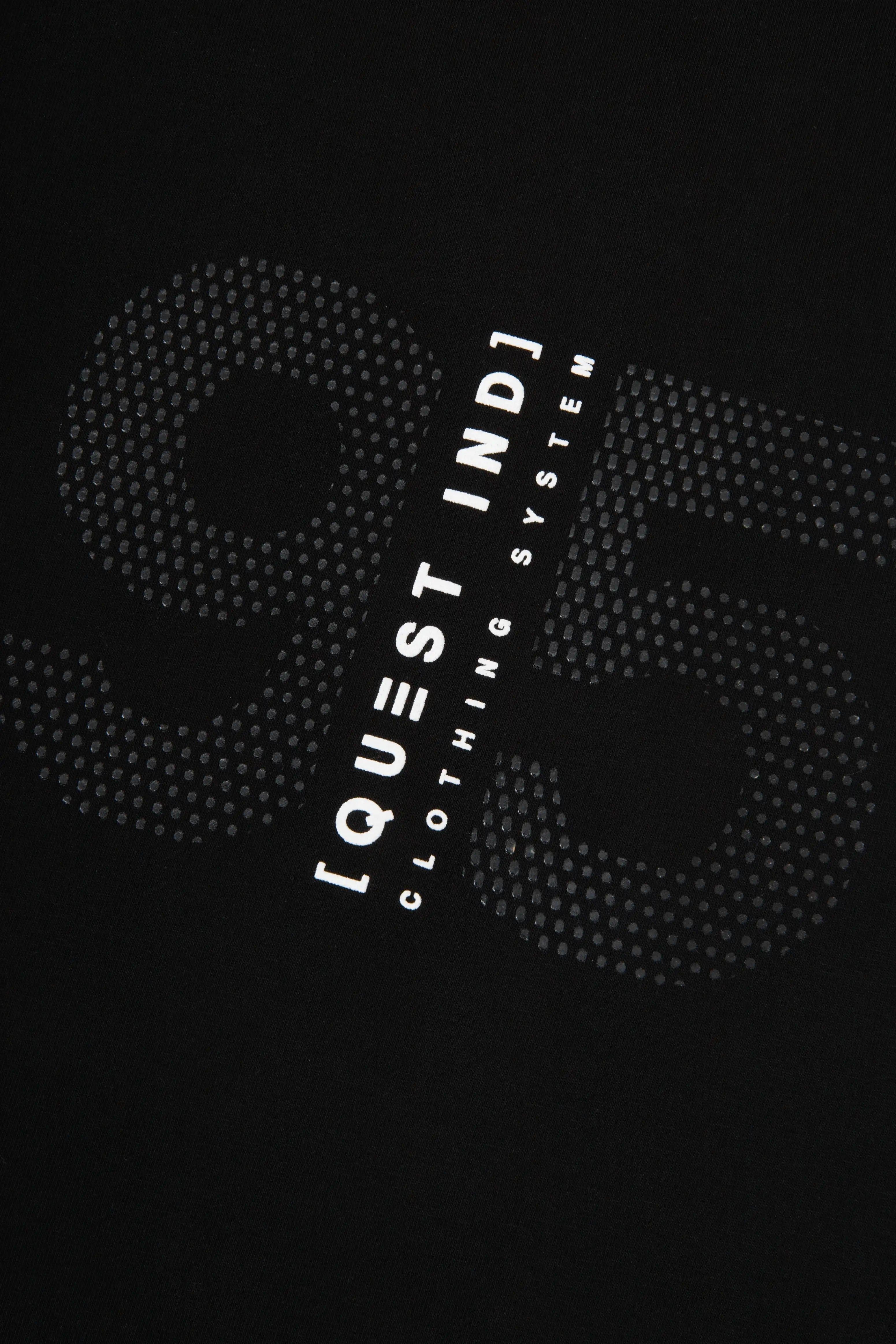 CAMISETA ESPECIAL ESTAMPADO LOCALIZADO COLOR NEGRO