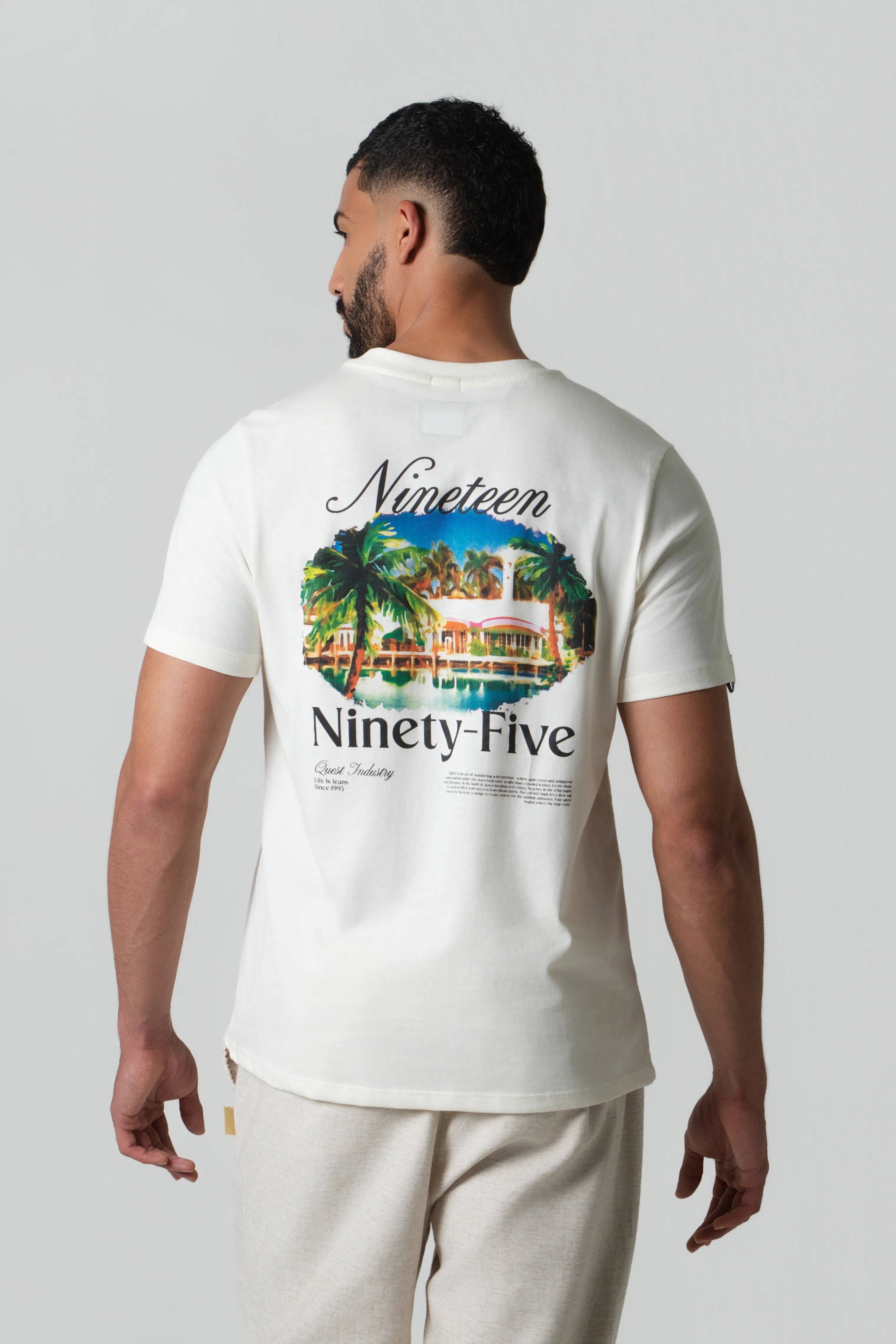 CAMISETA ESPECIAL ESTAMPADO LOCALIZADO COLOR IVORY