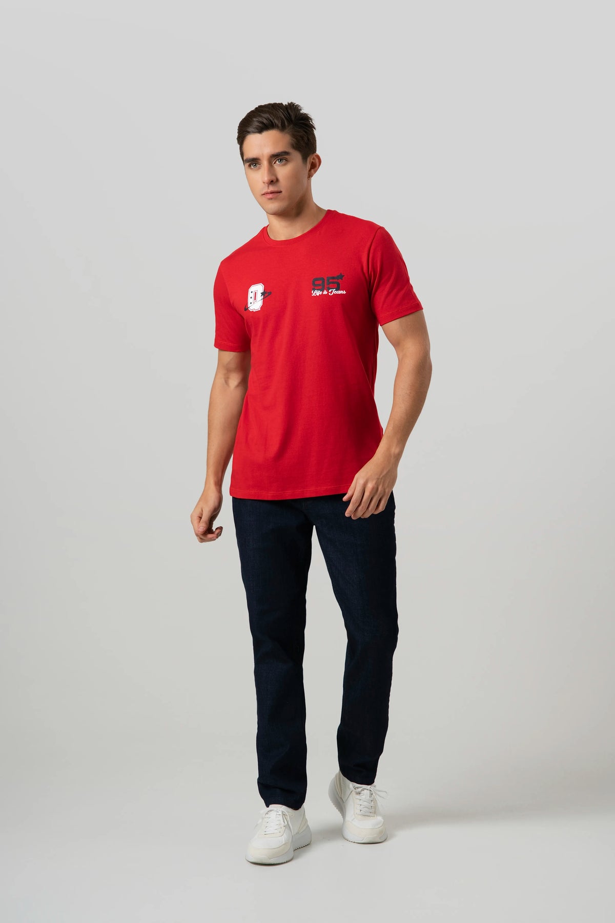CAMISETA ESPECIAL ESTAMPADO LOCALIZADO COLOR ROJO