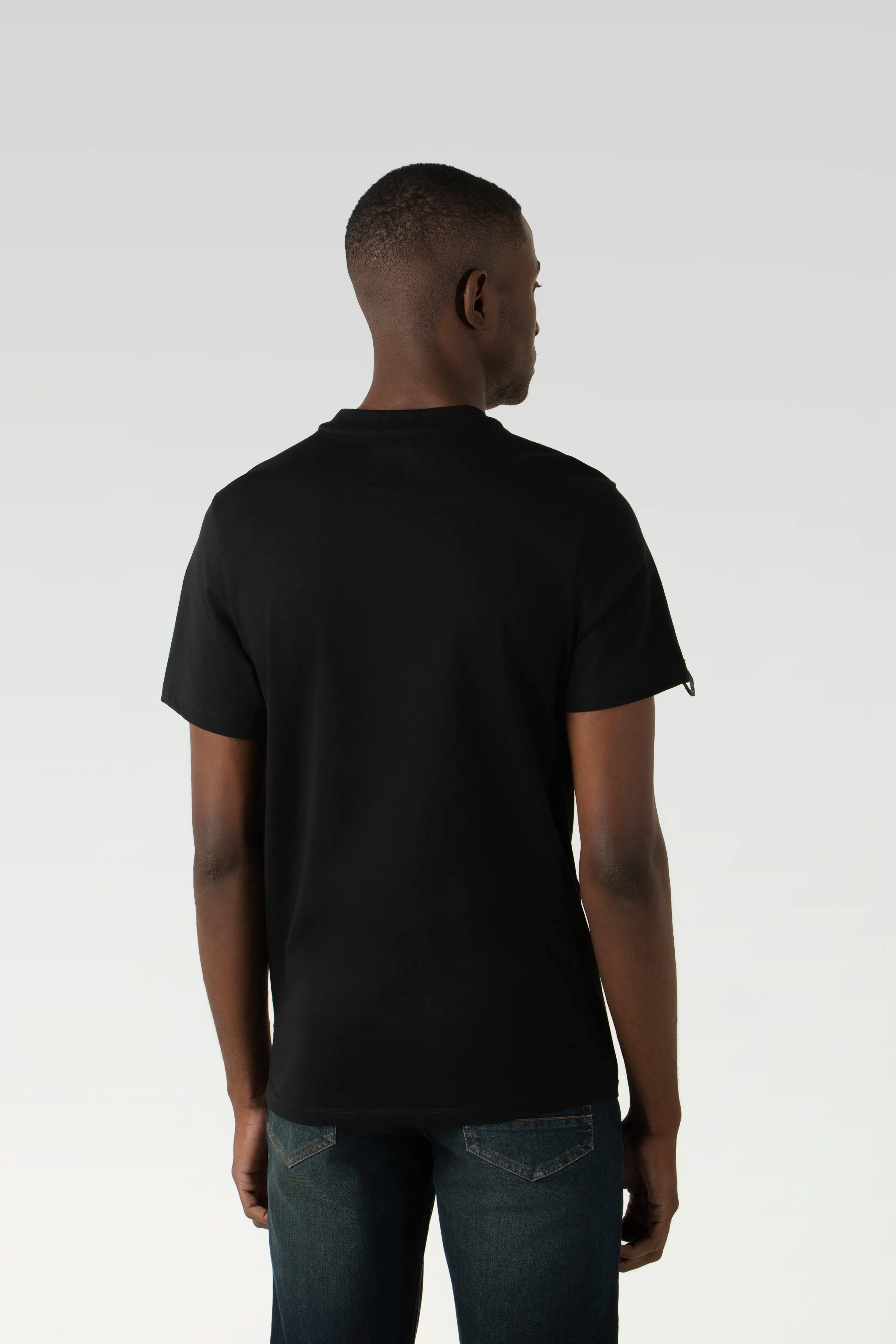 CAMISETA ESPECIAL ESTAMPADO LOCALIZADO COLOR NEGRO