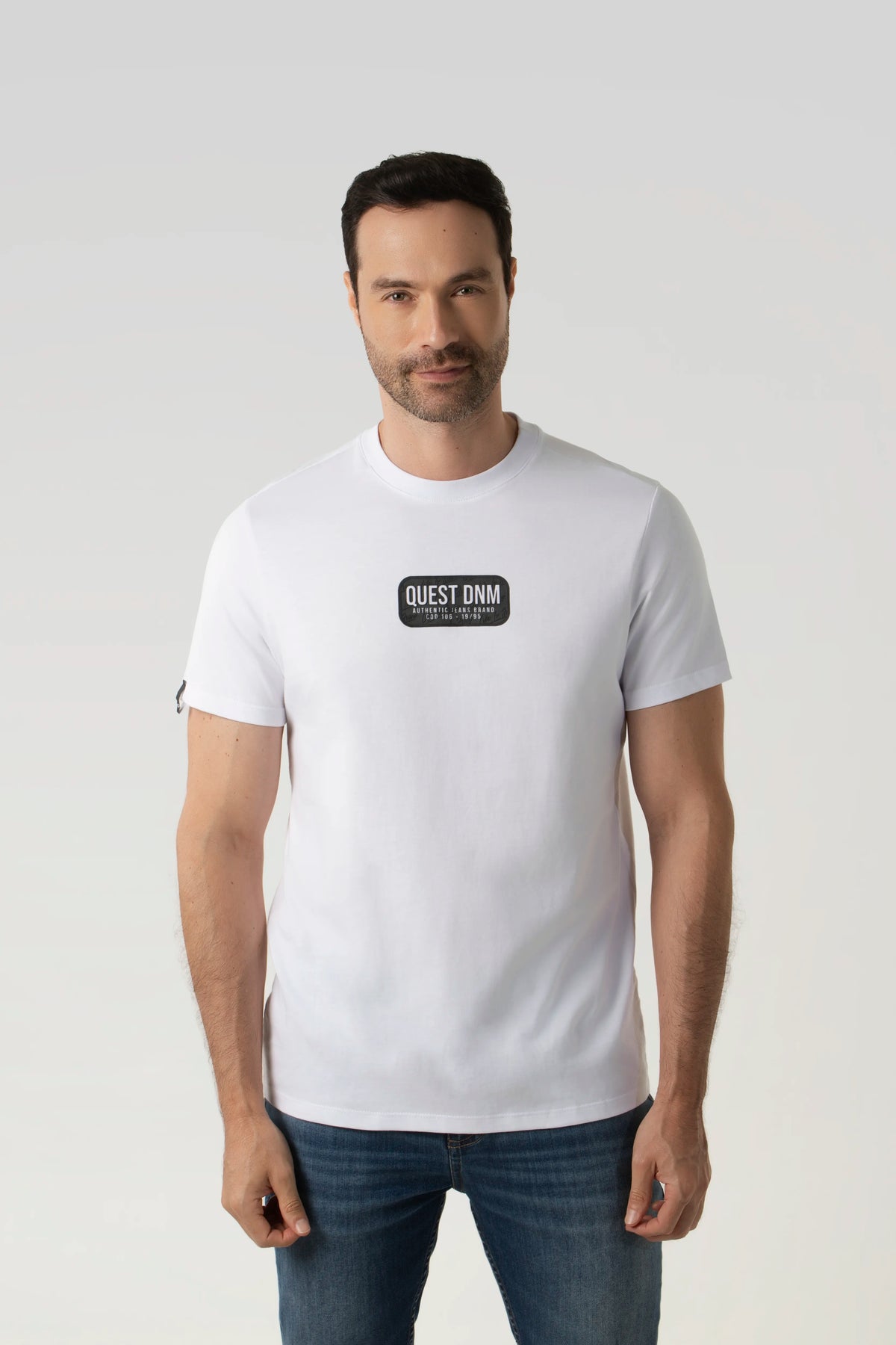 CAMISETA ESPECIAL ESTAMPADO LOCALIZADO COLOR BLANCO BLANCO