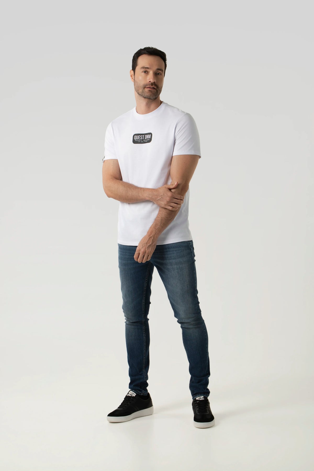 CAMISETA ESPECIAL ESTAMPADO LOCALIZADO COLOR BLANCO BLANCO